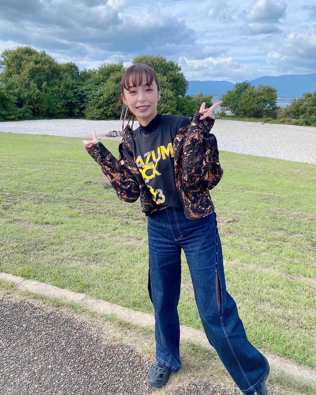宇垣美里マネージャーさんのインスタグラム写真 - (宇垣美里マネージャーInstagram)「10/7・10/8の2日間、 17LIVE「イナズマロックフェス2023 バックステージ特別配信」に 宇垣さんがMCとして出演しました⚡️ 　　 各日6時間にわたる生配信、沢山のアーティストの方々にお越しいただきました！ ヘアスタイルもフェスっぽく🫣❤️‍🔥」10月10日 14時31分 - ugakimisato.mg