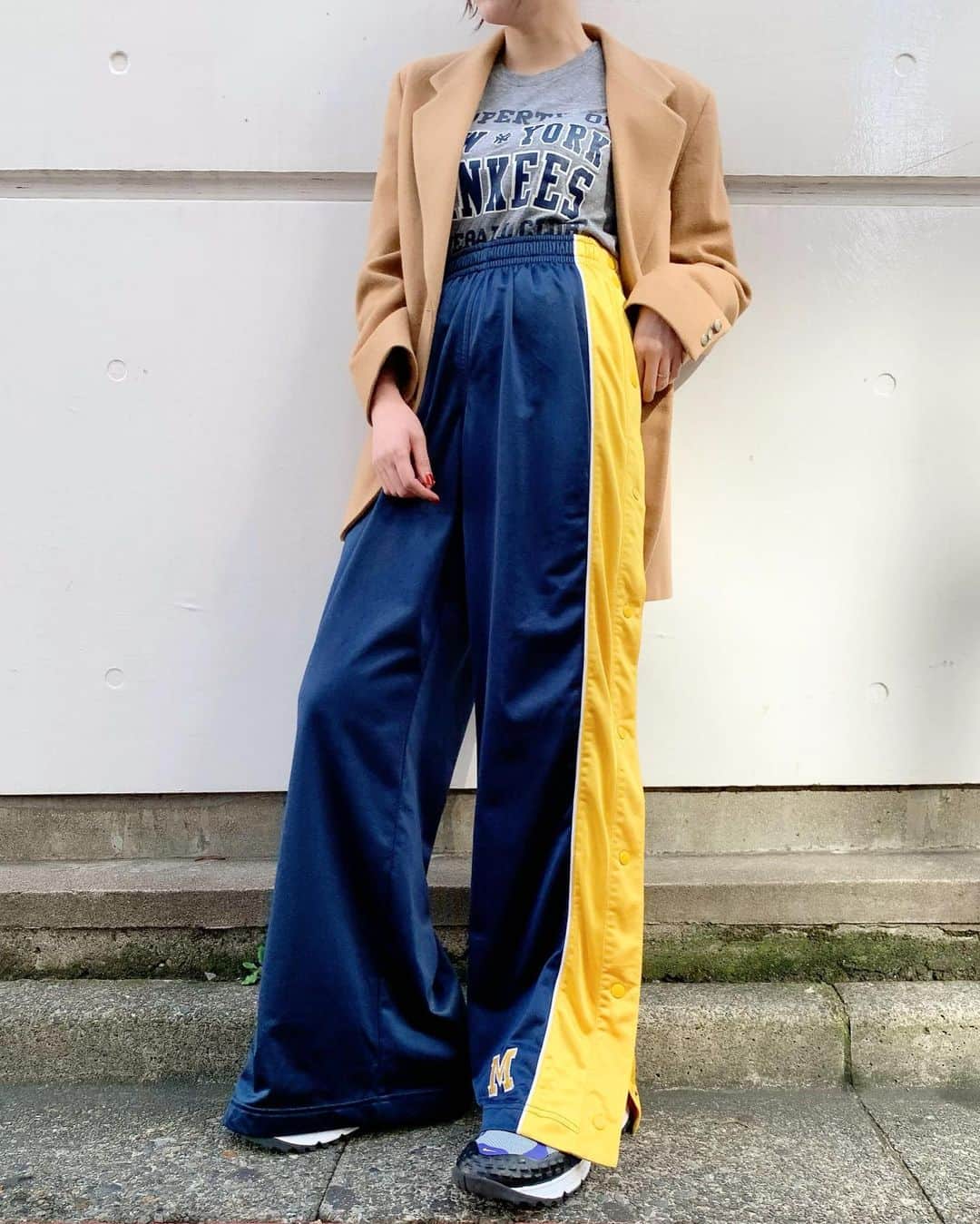 birthdeathのインスタグラム：「New Arrivals  80's L.L.Bean camel wool tailored jacket  90's NIKE side snap track pants  70's New York Yankees baby tee  #birthdeath #vintage」