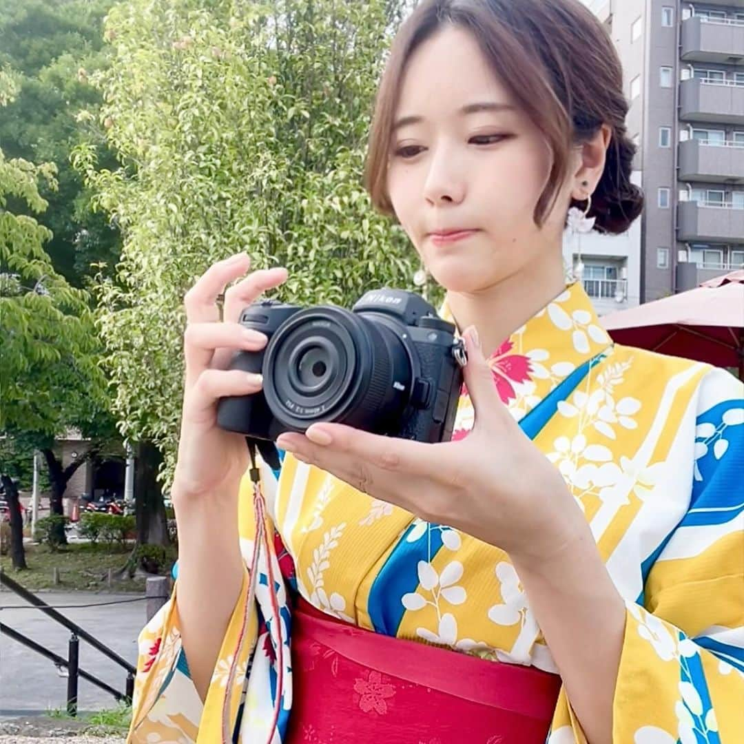 水原ゆきさんのインスタグラム写真 - (水原ゆきInstagram)「下書きに入ったまま載せ忘れてた浴衣カメラ女子✨  普段カメラ持つことないので、 こういう時に撮ってみていいよーって言われると楽しくなっちゃう カメラはなぎちゃんの📷  本当は深緑も着てみたかったから、 来年は着てみたいなーぁ(^^)と、 思うっ  #浴衣女子 #カメラ女子 #ヘアアレンジ簡単 #浅草 #nicon」10月10日 14時50分 - 12yuchan14