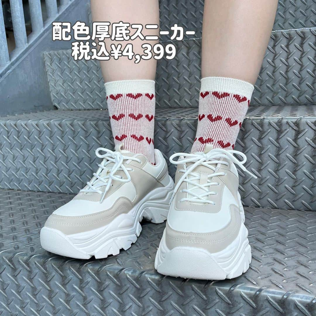 WEGO 1.3.5...さんのインスタグラム写真 - (WEGO 1.3.5...Instagram)「新作スニーカー👟❤︎ . . . @wego_goods_official をタグ付けしての投稿お待ちしています👉🏻💗 ̖́- . 【気になることがあればコメントへ】 紹介したアイテムについてや紹介してほしいアイテムなどあれば、お気軽にコメントしてください！☺ . . . #WEGOGOODS#WEGOプチプラ#おしゃれ雑貨#OOTD#プチプラファッション#大人ファッション#WEGO購入品#雑貨#ファッション小物#ファッション雑貨#韓国雑貨#プチプラ#トレンドファッション#トレンドアイテム#トレンド#ファッションアイテム#オソロコーデ#双子コーデ#双子#ボリュームソールスニーカー#ボリュームソール#チャンキーソール#グランジ#ストリート#足元倶楽部#スニーカー#厚底スニーカー#足元#ダッドスニーカー#足元コーデ」10月12日 21時00分 - wego_goods_official