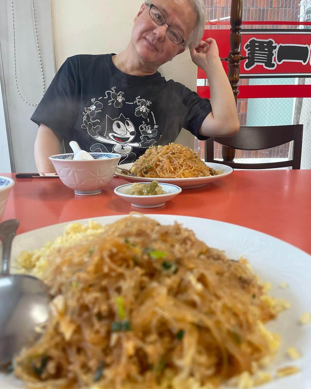 日高隼人のインスタグラム：「GiGS室長トミー（多分1番年上の友達）との不定期ランチ会。今日は春チャーをごちになりました🤤」