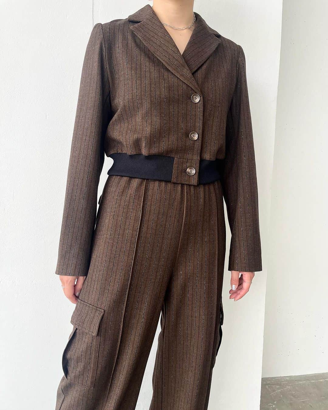 のインスタグラム：「. 【jacket】 short jacket stripe top @_nounless brown / size1,2  【pants】 military like stripe cargo pants @_nounless brown / size1,2  【shoes】 oval stretch s/boots @quartierglam black,beige / size 35.5-37.5  staff160cm @midwest_tw」
