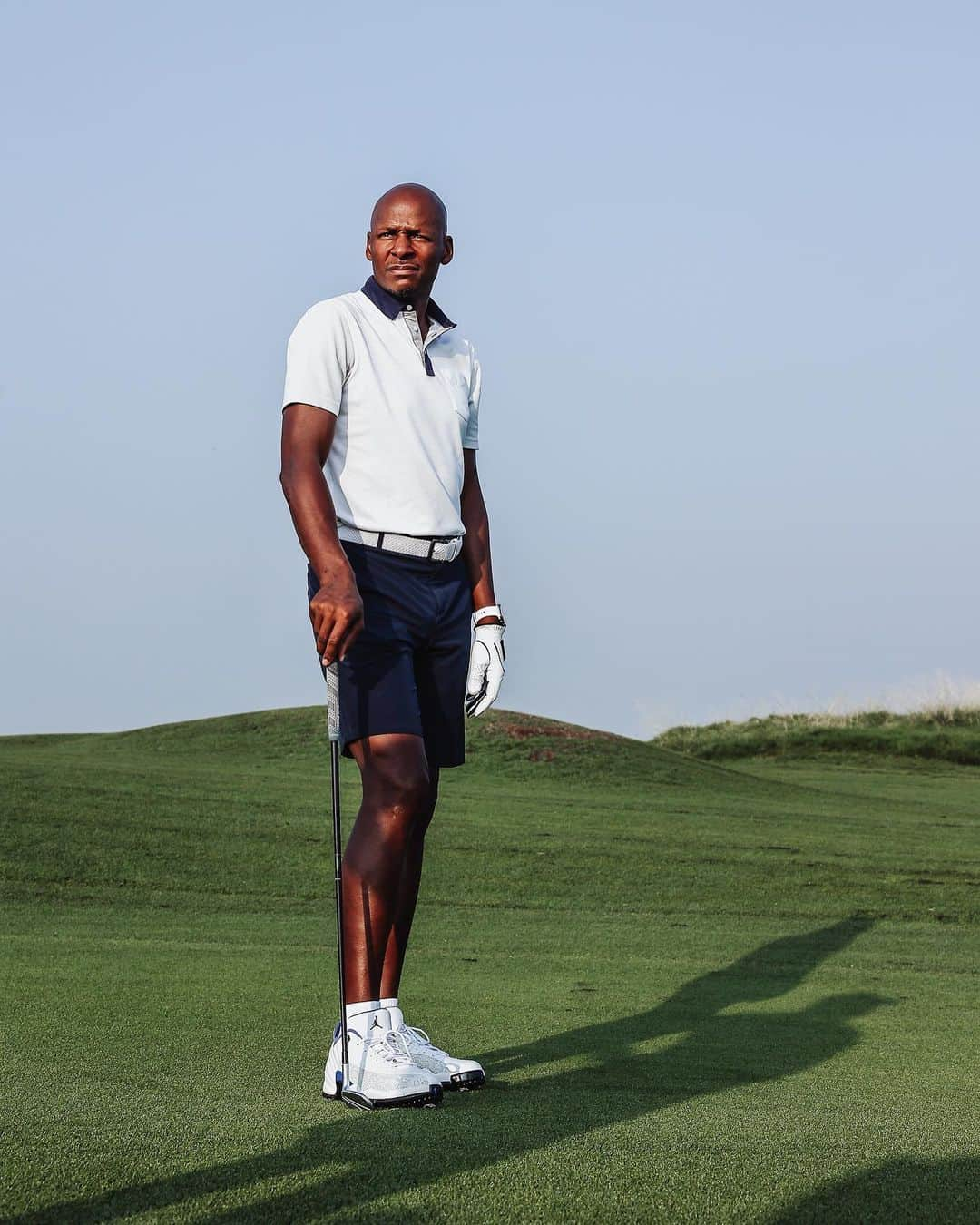 レイ・アレンさんのインスタグラム写真 - (レイ・アレンInstagram)「What is your KURENT lifestyle?  When your call time is 5am to go golf with Ray Allen and Ahmad Rashad, you get up at 3:30am to make sure you don’t miss a thing!   The Abu Dhabj heat got the best of us but @yaslinks is a beautiful golf course. #golf #rayallen #ahmadrashad #nba #basketball #abudhabi #nbaabudhabi #heat #womanphotographer #black #experienceabudhabi #18holes」10月10日 15時21分 - trayfour