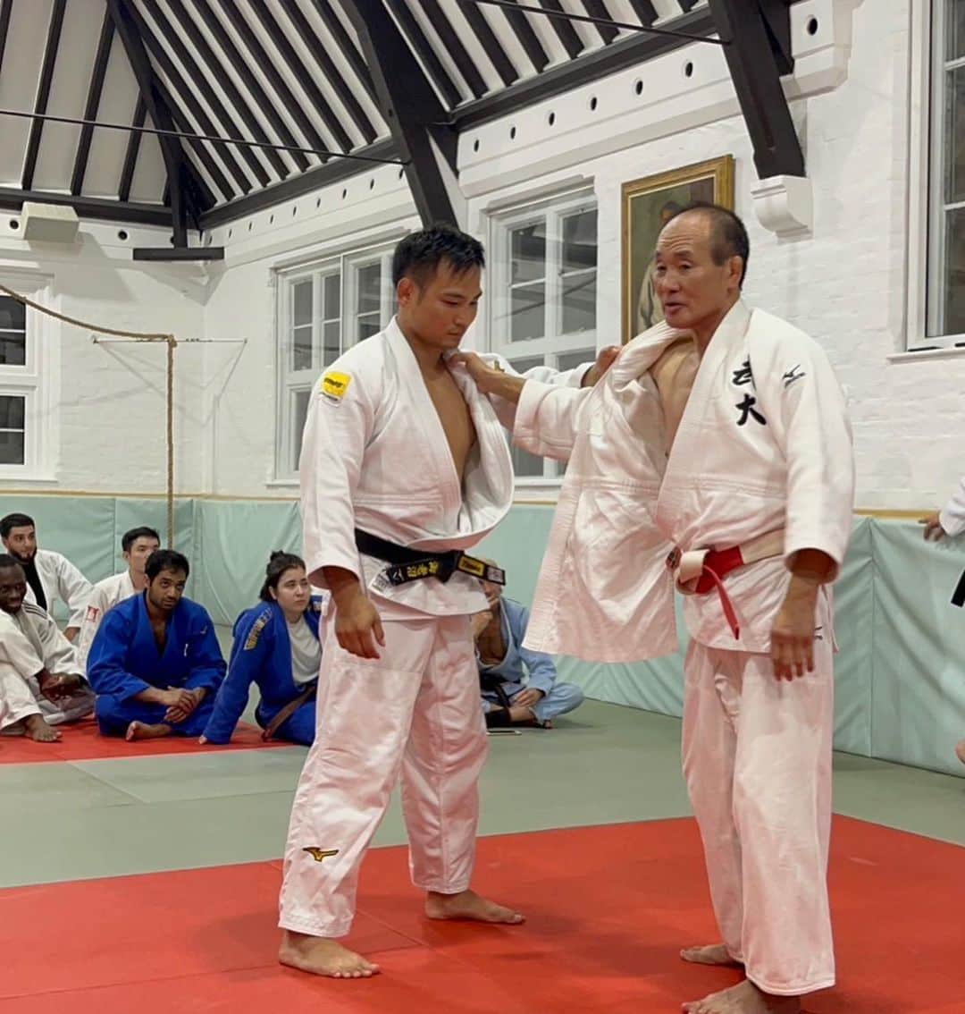 海老沼匡さんのインスタグラム写真 - (海老沼匡Instagram)「I had the opportunity to take part in Mr. Katsuhiko Kashiwazaki's session. It was a dream come true for me. He is seventy three years old, but he is still dangerous😳  柏崎克彦  #Judo #BUDOKWAI #London #Legend @dwilliamsjudo  @kohta.n2424   10th of October」10月10日 15時36分 - masashi_ebinuma