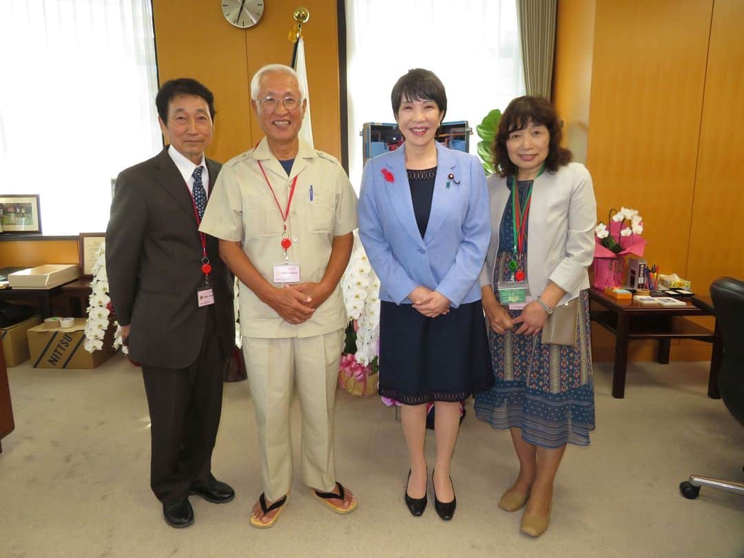 高市早苗のインスタグラム：「10月10日 NPO法人国際地雷処理・地域復興支援の会理事長他ご来訪」