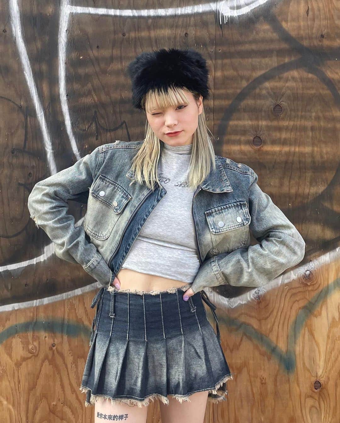 NADIAのインスタグラム：「\🖤NEW IN🖤/  フワフワで耳付きの可愛いビーニーが入荷致しました🐻‍❄️🐈‍⬛⭐︎✴︎  animal beanie ¥5,190(tax in)  denim jacket ¥8,790(tax in)  tops ¥4,190(tax in)  denim skirt ¥6,690(tax in)  ご来店心よりお待ちしております♡♡  #nadia#harajuku」
