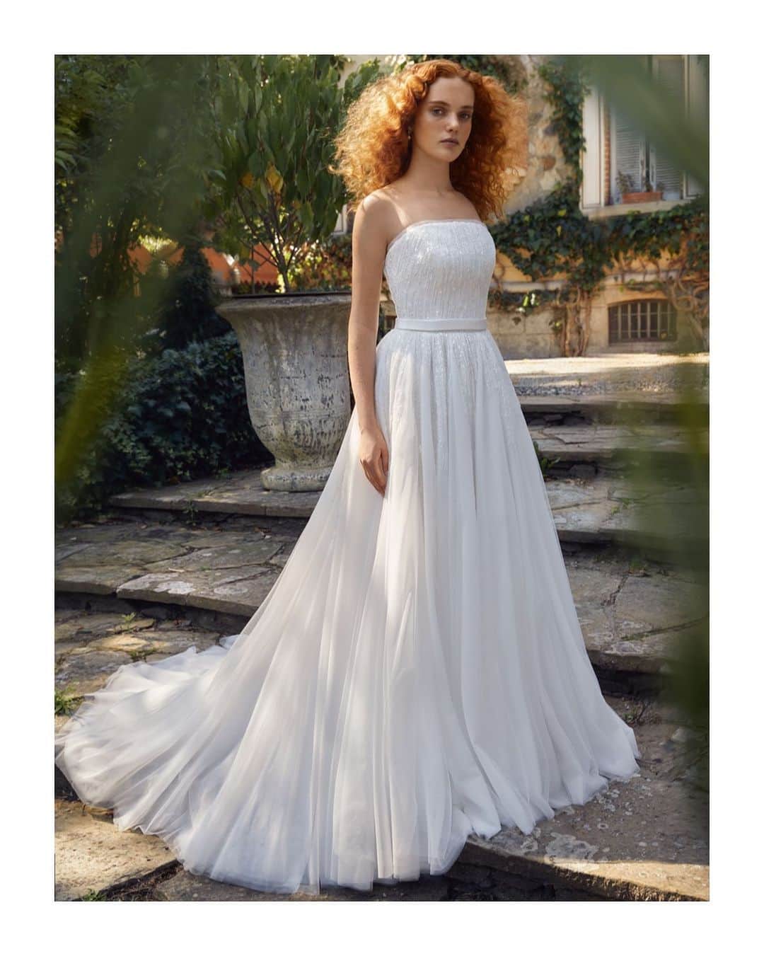 NOVARESE Dress Officialのインスタグラム：「⁡ パールやビーズ、スパンコールを縫い付けたドレス サテンのベルトをリボンに変えたり、とカスタマイズも楽しいデザインです ⁡ お問い合わせ、試着予約は、お近くのノバレーゼまで ⁡ Dress: EPNV109 (Novarese) @novaresewedding  ⁡ #ノバレーゼウエディング #ノバレーゼ #ノバレーゼドレス #プレ花嫁 #東京花嫁 #関西花嫁 #名古屋花嫁 #広島花嫁 #福岡花嫁 #ウエディングドレス #ノバレーゼ花嫁 #novaresewedding #novarese  #novareseexclusive」