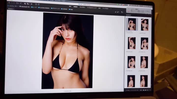のインスタグラム：「肉体美がテーマの時で、人生で1番絞れてた日！笑 週3でキックボクシング+週1でウエイト、2日前からの塩抜き前日の水抜き……🤣 残すとこ残して絞る大変さを知りました( ߹ᯅ߹ )‪w  これはこれで自分ここまで頑張れるんだ！て分かったのでいい機会だったなぁ💭 今はむっちりくびれマンをテーマにしっかり食べつつたまに鍛えてます✊🏻  選ばれた写真は2nd写真集のカバーを取ると見れるよ~☺︎︎  #ちとせよしの #ちとせよしの2nd写真集 #グラビア #gravure #bikini」
