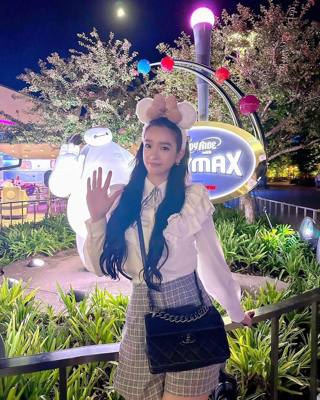 太田麻美のインスタグラム：「BAYMAX✋🏻🤍  #tokyodisneyland #tdl #disney #disneycode #baymax #東京ディズニーランド #ディズニー #ディズニーコーデ #ベイマックス」
