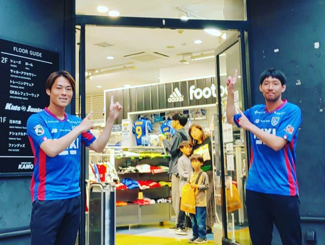 FC東京オフィシャルグッズさんのインスタグラム写真 - (FC東京オフィシャルグッズInstagram)「🔵🔴 6日(金)から3日間にわたり開催した「F.C.TOKYO 25th Anniv. Month」オフィシャルショップ選手訪問・サイン、撮影会!!🙌😆🔵🔴  ご参加いただいたみなさま、ありがとうございました!!🙏☺️🔵🔴 @fctokyoofficial  #AlpenTOKYO ##GALLERY2 #KAMO #ユーロスポーツ  #25thAnnivFCT  #FC東京 #fctokyo #tokyo」10月10日 15時54分 - fctokyoofficial