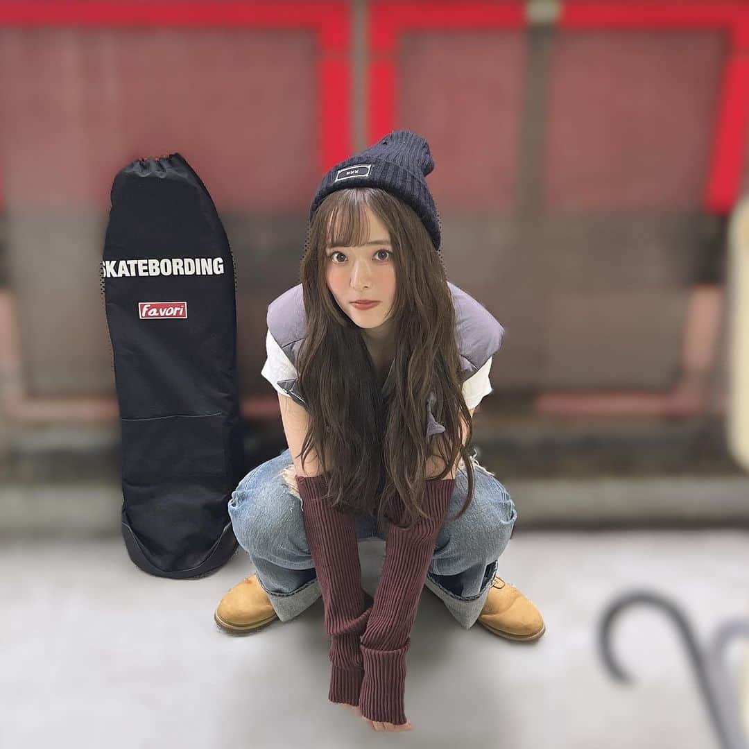 天城サリーのインスタグラム：「Beanie @trenta_official_  Crop top @zara  Jeans & vest @emoda_official  Shoes @timberland_jpn  Arm warmer @archives__official   なんかオシャレなことしてみた🕺🏻  #japanesefashion #fashion #streetwear #idol」