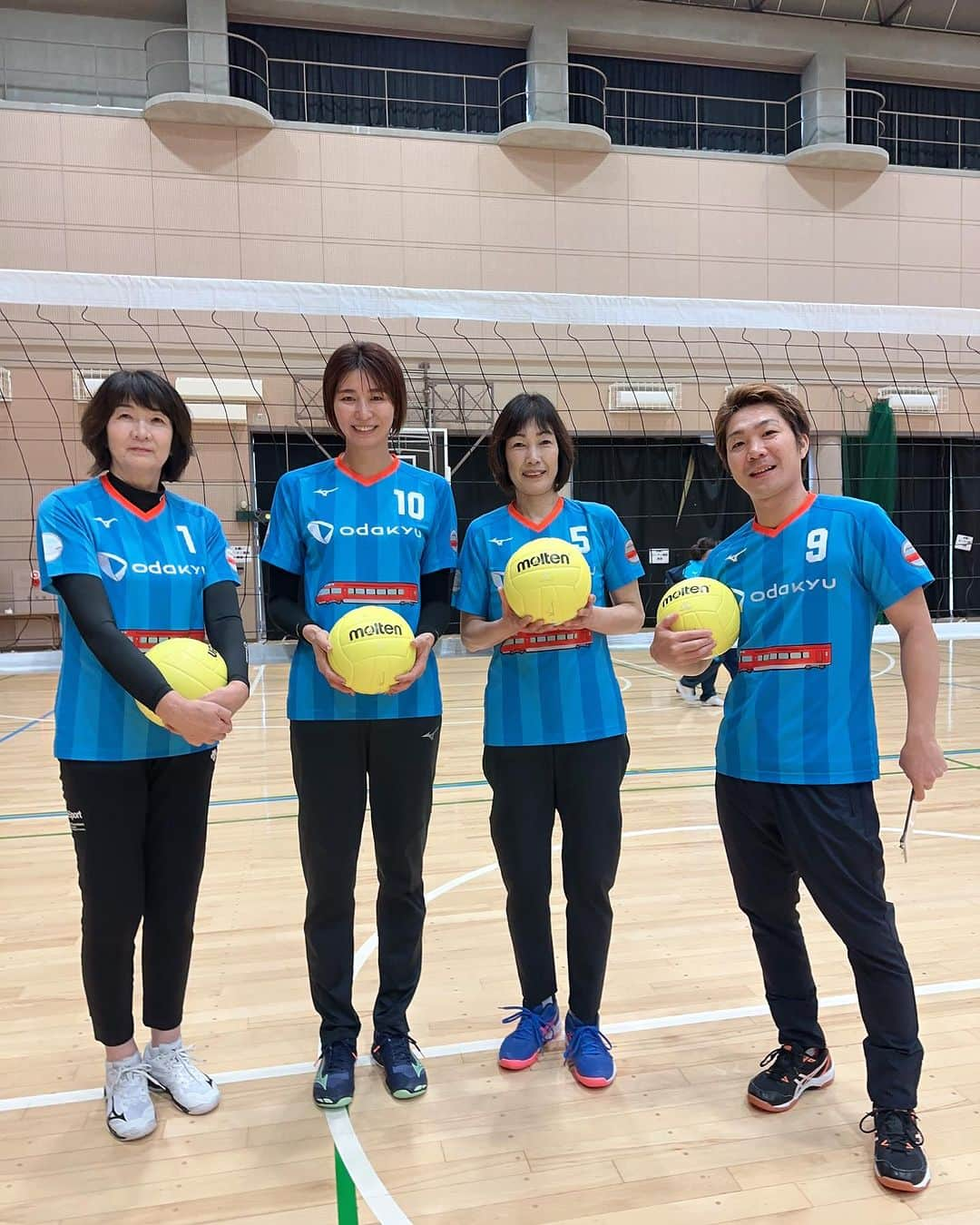 大友愛さんのインスタグラム写真 - (大友愛Instagram)「昨日は大先輩とお仕事🏐  優しくていろんな話が出来て楽しかったぁ😍😍😍✨  #江上由美　さん #永富有紀　さん 助っ人で山本くん  ゆみさんとりきさんの間で写真撮ってもらえて幸せでした🥹❤️  ありがとうございました❤️」10月10日 15時57分 - ai_dayooon