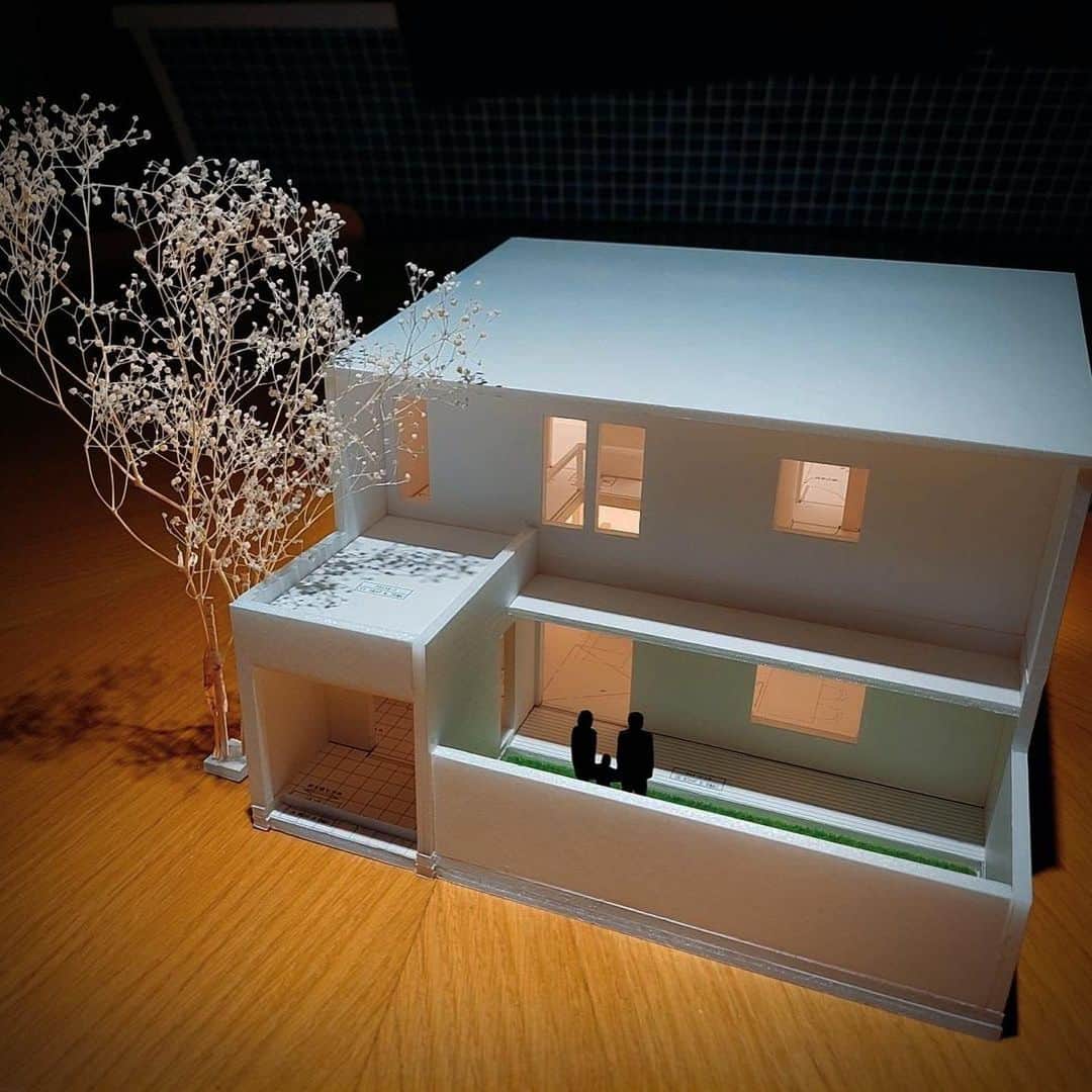 YAMATOの家さんのインスタグラム写真 - (YAMATOの家Instagram)「10月14(土)～16日(月)に見学会を開催させて頂く、御殿場 西田中の家の建築模型です。  ライトアッシュのガルバリウムとグレーの左官の塗り壁で仕上げた御殿場 西田中の家。  是非完成見学会で、実物をご覧下さい。  ⁡ ⁡ MADE IN YAMATO ⁡ ⁡ ⁡ #YAMATO #YAMATOの家 #大和建設 #設計事務所  #家 #新築 #住宅 #自宅 #マイホーム #注文住宅 #インテリア #設計 #デザイン  #かっこいい家 #おしゃれな家 #こだわりの家 #施行事例 #web内覧会 #web見学会  #建築模型 #外観 #architecture  #house #housedesign #japanesehouse #design #interior#interiordesign」10月10日 16時00分 - yamato_house