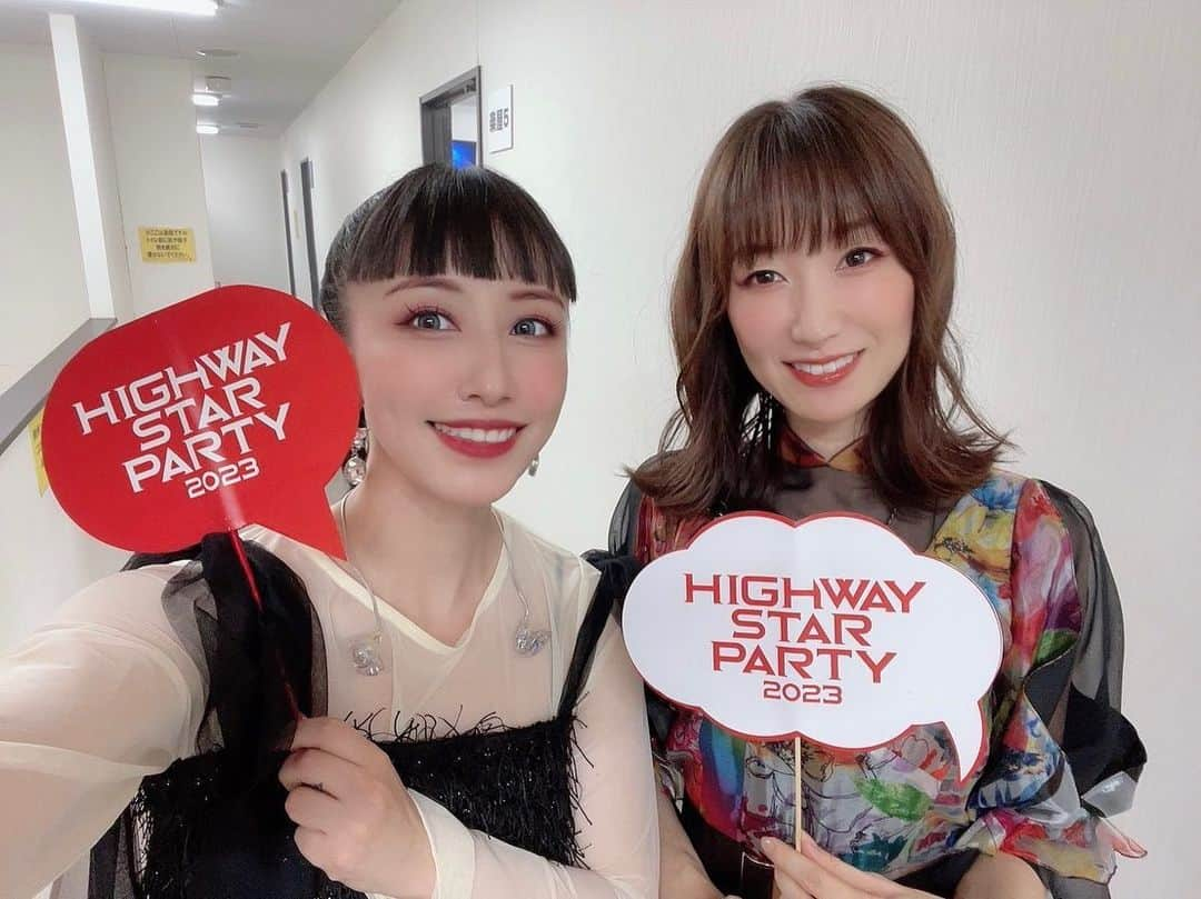 玉置成実のインスタグラム：「HIGHWAY STAR PARTY2023 お足元の悪い中お越しくださった皆様ありがとうございました🔥  お祭りでしたねぇ。 大先輩から後輩まで、楽屋から袖からステージ上でも皆んな仲良くて楽しすぎる1日でした。  Believeでは見に来てくれた皆も沢山声出してくれて嬉しかったです💓  また来年もありますので宜しくお願いします！！  私の次のワンマンライブは ３月１７日(日)東京で開催しますのでぜひ遊びに来てね！  #HS_PARTY」