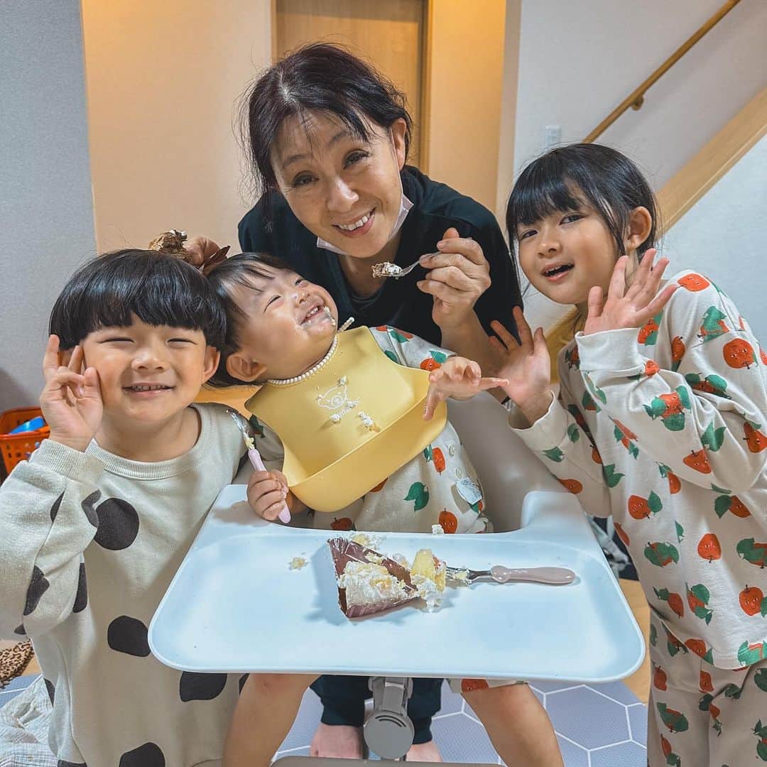 ゆずみつのインスタグラム：「ばば生誕祭🎉 ばばのために頑張ってゆずみつが書いてくれました☺️  #ゆずみつ #誕生日」