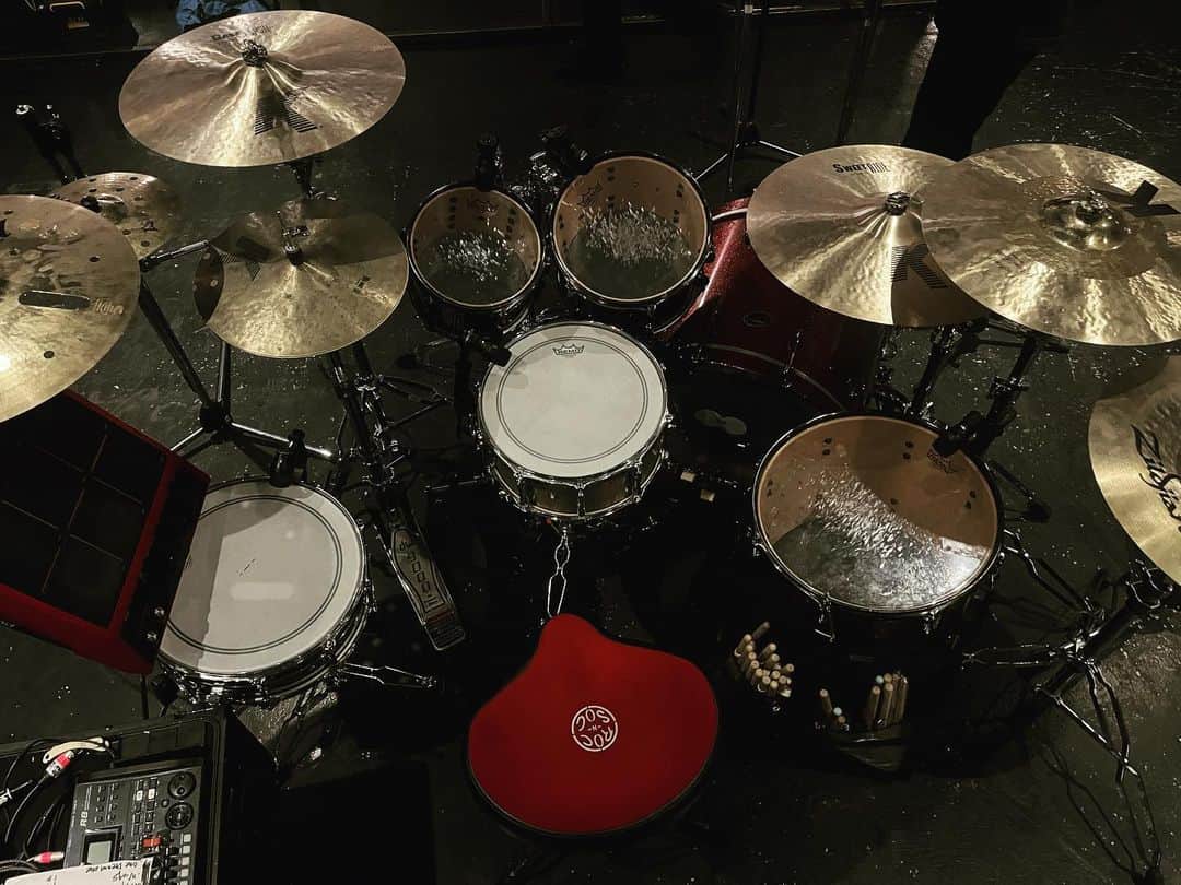 UTAのインスタグラム：「ドラムの日🥁  日々精進💪  📸 by @nekoze_photo   #ドラムの日 #ドラムの人 #sakae #zildjian  #lerni」