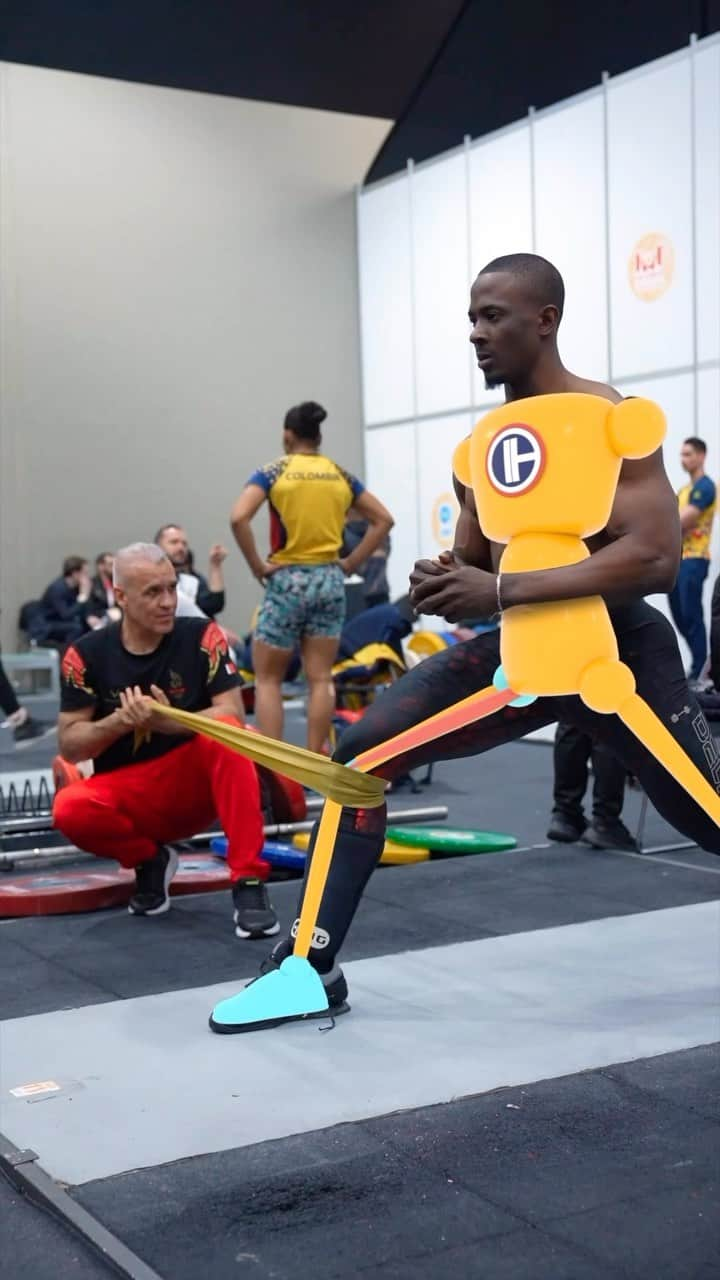 オレクシー・トロフティのインスタグラム：「Split position resistance band adduction. . Nice activation drill for adductor leg muscles as well as for hip joint mobilization and stability. . Good for C&J warmup for athletes who perform Split JERK. . Athlete @lesman16」