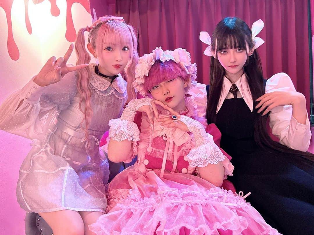 millnaのインスタグラム：「🤍🩷🖤」