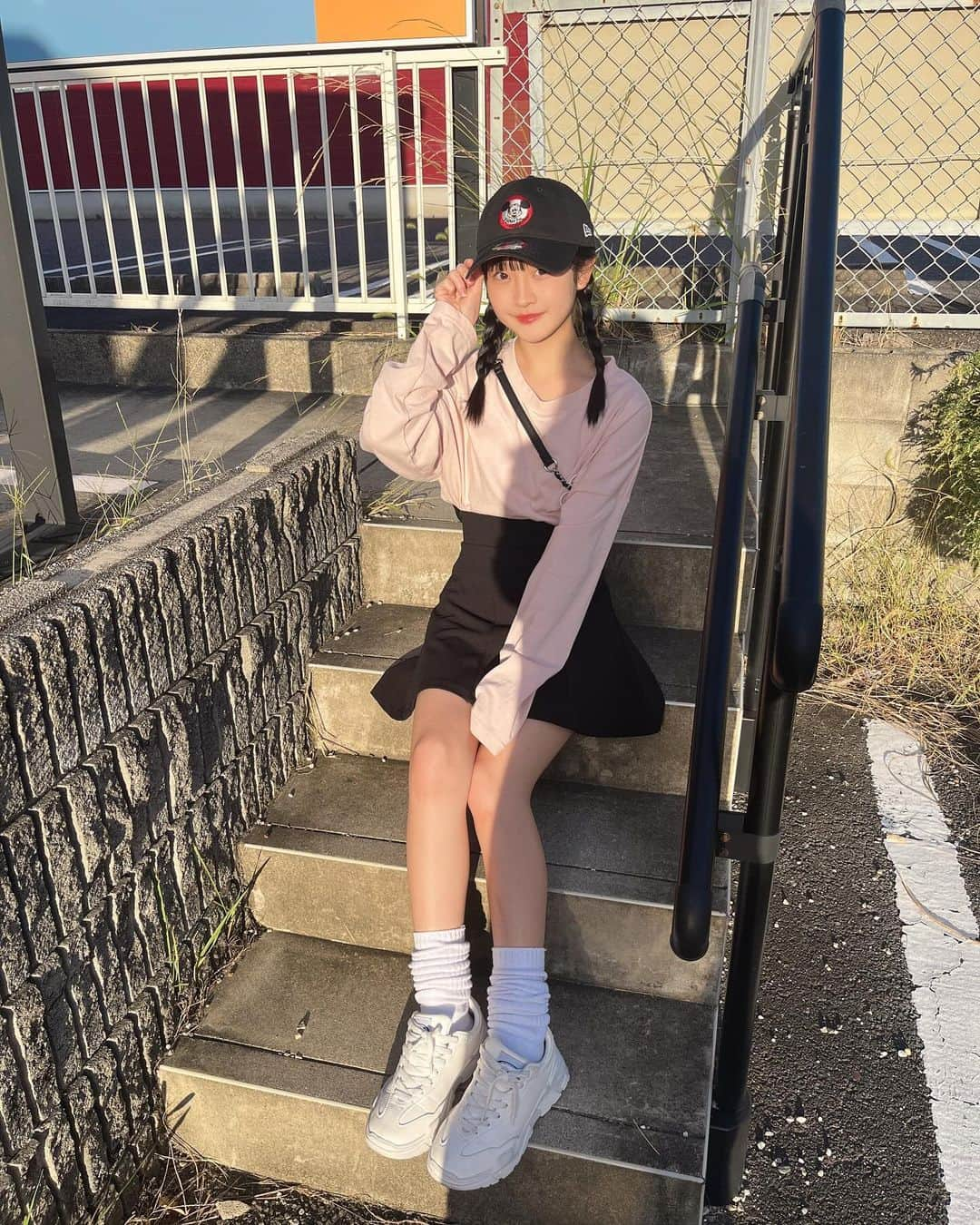 西野心桜のインスタグラム：「お気に入りの新しい帽子🧢 かわいい～～🏰🩷   #キャップコーデ  #帽子  #jc  #jc2  #09  #女子中学生」