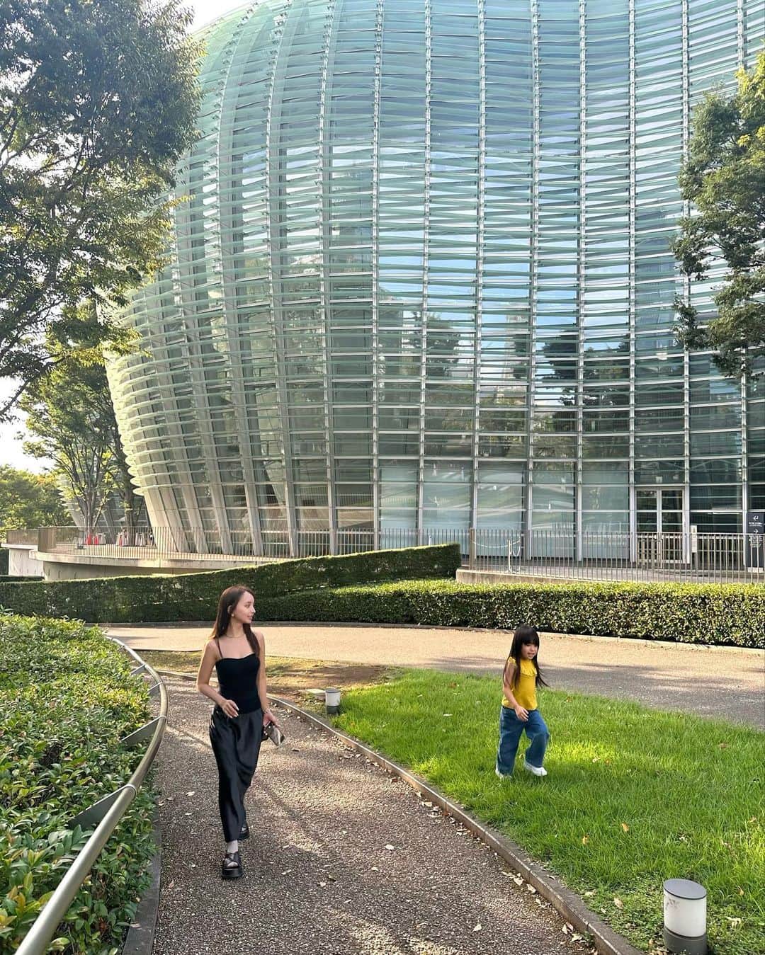平尾優美花（ゆみちぃ）さんのインスタグラム写真 - (平尾優美花（ゆみちぃ）Instagram)「好きな美術館、ってか建物🏛 晴れの日の日中、たくさんの窓から入る陽が素敵であたたかくなれるんだ〜」10月10日 21時39分 - hirao_yumika