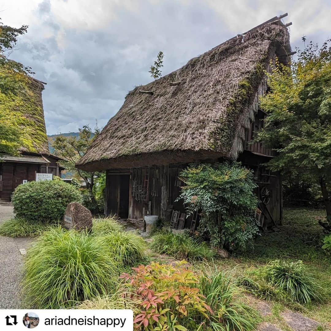 Gero City【下呂市公式アカウント】のインスタグラム：「#Repost @ariadneishappy with @use.repost ・・・ The small village museum of Gero Onsen town.  Even though it was small we spent about two hours there just enjoying the views, visiting the 2 traditional open houses, enjoying a hot foot bath in the spring and drinking some warm tea. #geroonsen #geroonsengasshovillage #japan2023 #visitjapan #centraljapan #onsentown #gerostagram #nofilter #japanesetraditionalhouse」