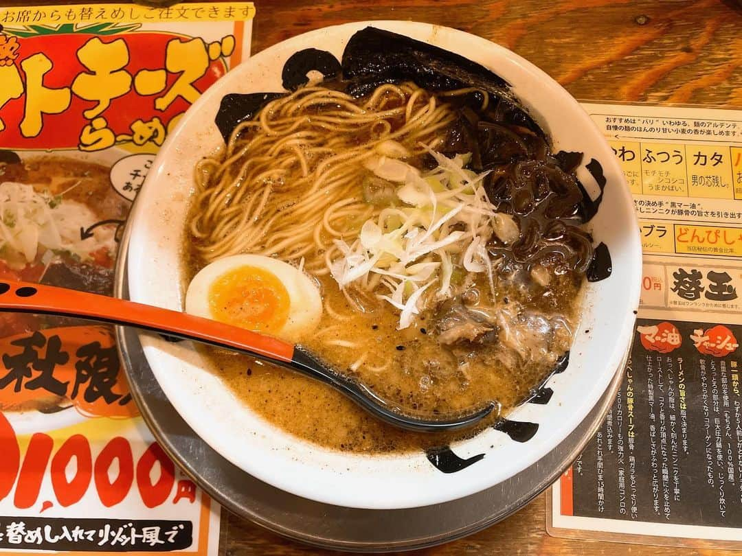 岡倫之のインスタグラム：「おっぺしゃんラーメン  このどろどろとしたスープは麺を1番美味しく食べさせてくれる。 焦がした香りが食欲を引き立て、味はくどくないためどろどろの食感が喉に押し寄せてくる。 チャーシューも食べ応えのある大きさと切り方で美味  #おっぺしゃん  #おっぺしゃんラーメン  #盛岡ラーメン  #麺スタグラム #ラーメンインスタグラマー #ラーメン #らーめん #ラーメン大好き #プロレスラー #オーカーン #レスラー飯  #ramen #japanesefood #japanesenoodles  #gourmet」