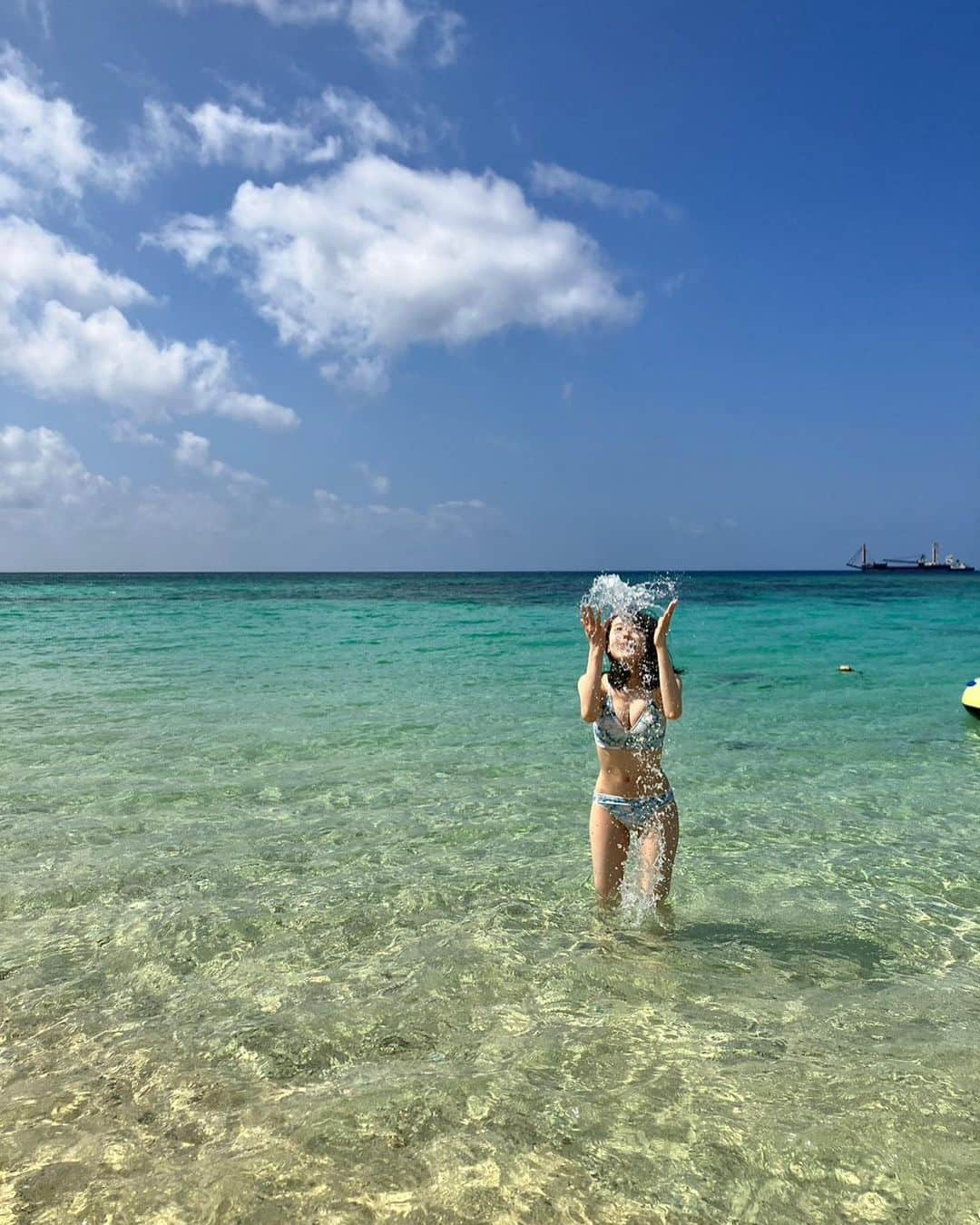 川原美咲さんのインスタグラム写真 - (川原美咲Instagram)「☀️☀️🩵 ・ 今のうちに夏投稿Special ① ・ ・ 一緒に旅行した天才カメラマン兼親友達が やはり天才でした。 ・ ・ ・ #沖縄 #沖縄旅行 #沖縄観光 #沖縄観光スポット #沖縄の海 #沖縄海 #水着女子 #水着 #砂浜 #被写体 #被写体モデル #被写体モデル」10月10日 16時33分 - misaki_888_sagasaikou