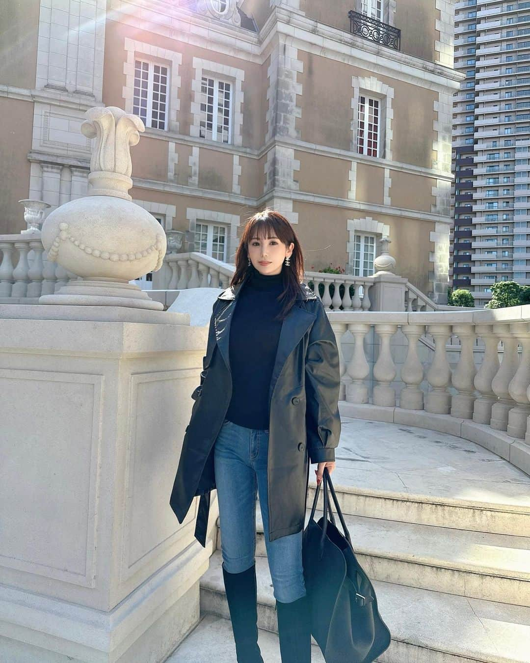 桃華絵里さんのインスタグラム写真 - (桃華絵里Instagram)「Today's look ☺︎ レザートレンチコートand👖♡ #mocoas #ootd」10月10日 16時35分 - _momoka828_