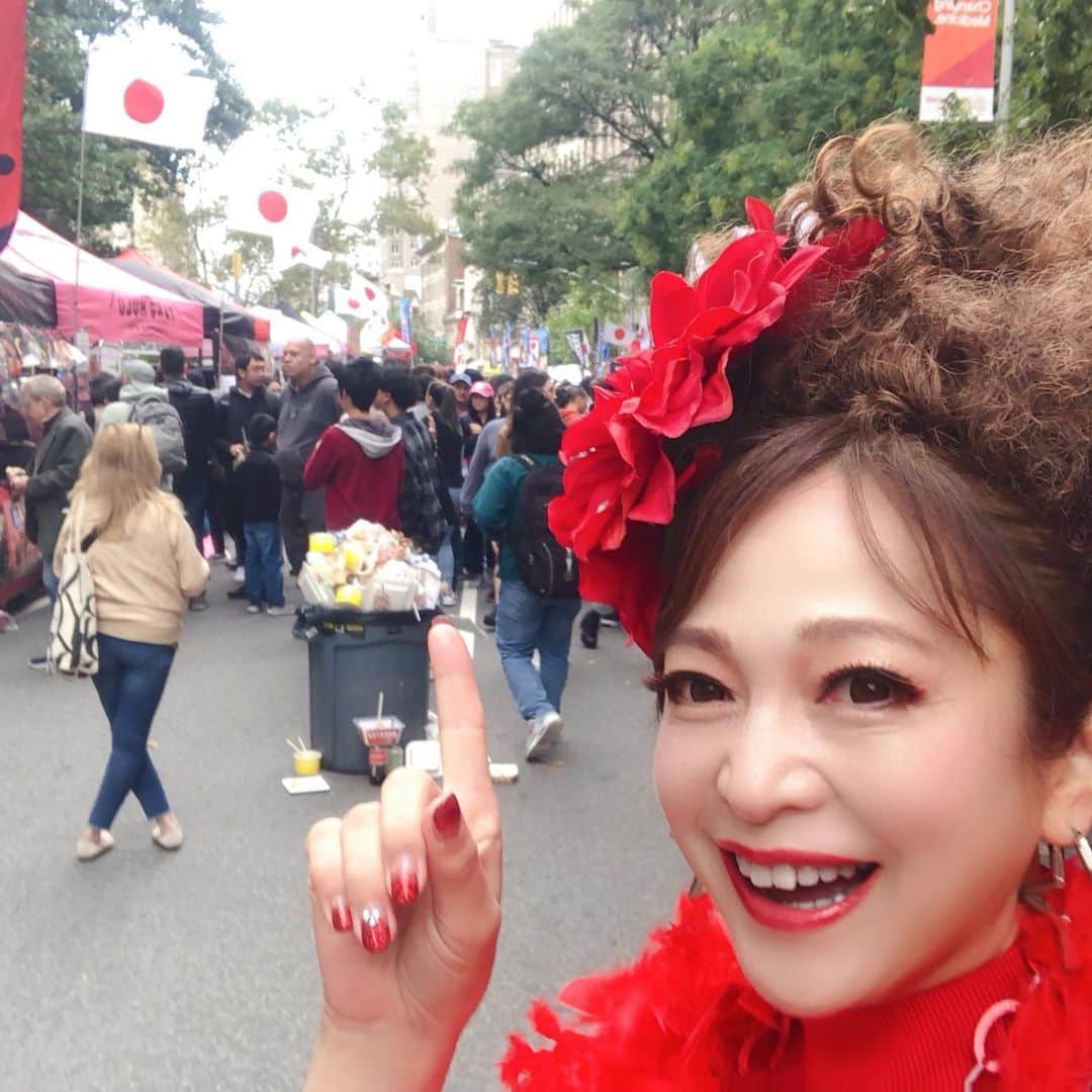 原めぐみさんのインスタグラム写真 - (原めぐみInstagram)「（原めぐみofficial） JAPAN FESTIVAL  　　at Broadway in N.Y 出演ついでに遊んできました‼️  #japanfestival  #japanesefood  #broadway  #ramen  #ny #megumihara  #japanessinger  @meguming.h」10月10日 16時41分 - meguming.h