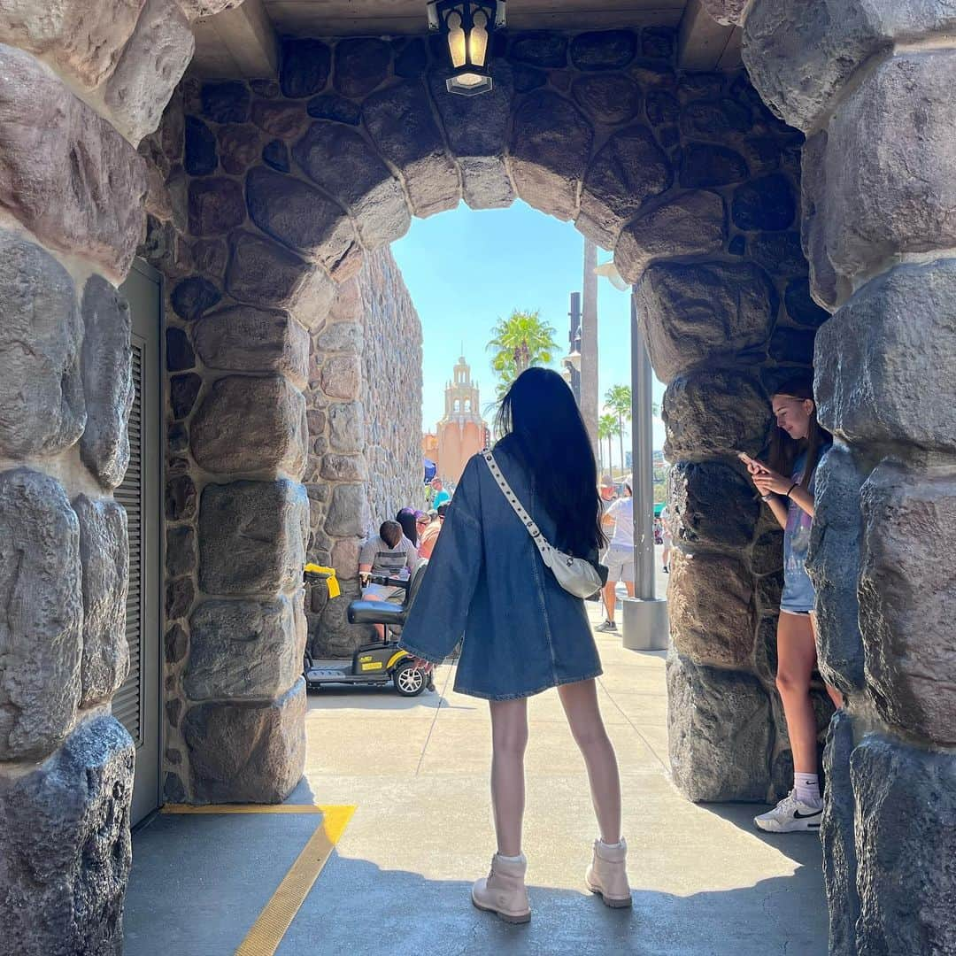 吉田菫さんのインスタグラム写真 - (吉田菫Instagram)「✧  人生トップレベルの感動inフロリダディズニー🏰💜  ずっと感動して震えてた🫶🏻 (伝わらなすぎる写真の投稿)  #floridadisney #disneyworld  #animalkingdom  #disneyhollywoodstudios #disneyepcot」10月10日 16時52分 - sumiredooon1228