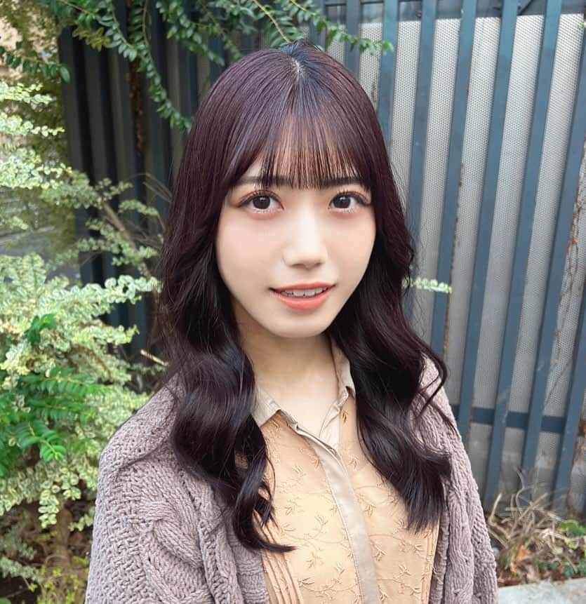 のインスタグラム：「どかなっ>_< ♡ 赤っぽくしてもらいました！ 速水さんいつもありがとうございます🫶🏻  18日の代々木までなのでちょー期間限定🥲🥲見に来てね( ՞. ̫.՞)」