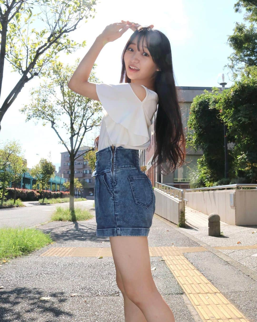 前野えまのインスタグラム：「秋晴れ🍁 ・ ・ #秋晴れ  #秋晴れの青空  #秋の風景   #october  #autumn  #autumnscene  #naturephotography  #girlportrait #actress #actor #girl #photography #portrait #japanesegirl #portraitphotography #daily_phot_jpn #japan_daytime_view」