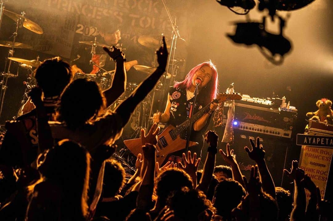 あやぺたさんのインスタグラム写真 - (あやぺたInstagram)「PUNK ROCK PRINCESS TOUR 2023-24   2023年9月22日 札幌 BESSIE HALL  w)  ENTH  photo by @tatsuya.s   ENTHといく札幌、楽しすぎたねー！飲みすぎたねー！ えぐぽよー！！！！！！」10月10日 16時58分 - ayapettan