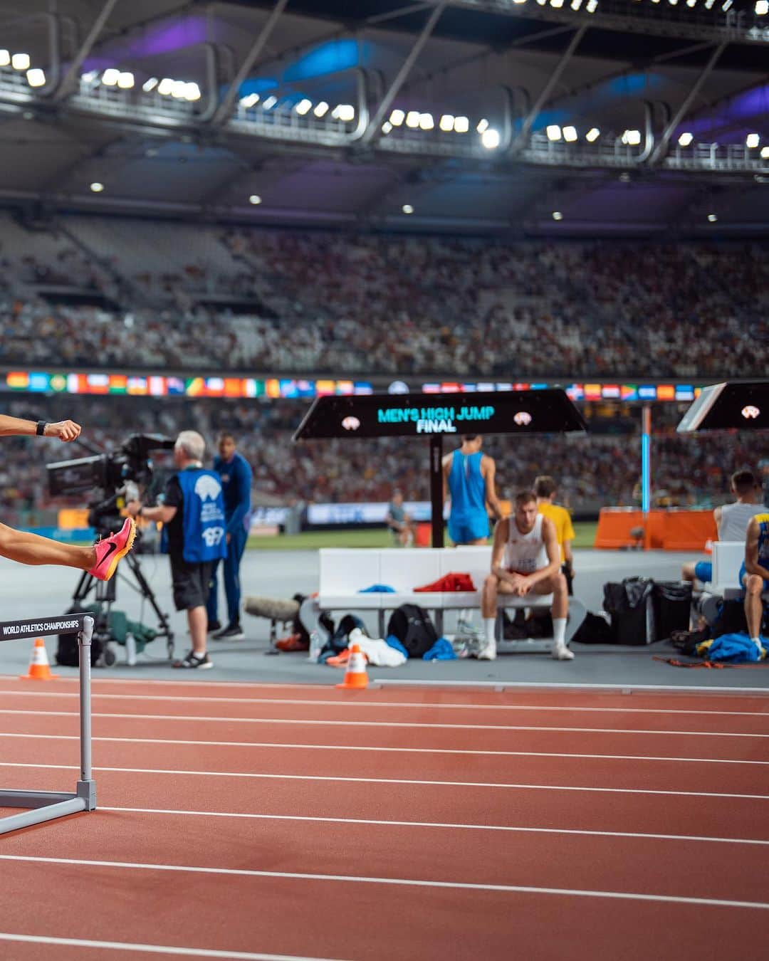 ヴィクトリア・トカチュークさんのインスタグラム写真 - (ヴィクトリア・トカチュークInstagram)「The first thing a hurdler learns is how to fall. If you're not ready to fall, you're not ready to hurdle 🤩 #hurdle #trackandfield #athlete」10月10日 16時59分 - viktoriiatkachuk_