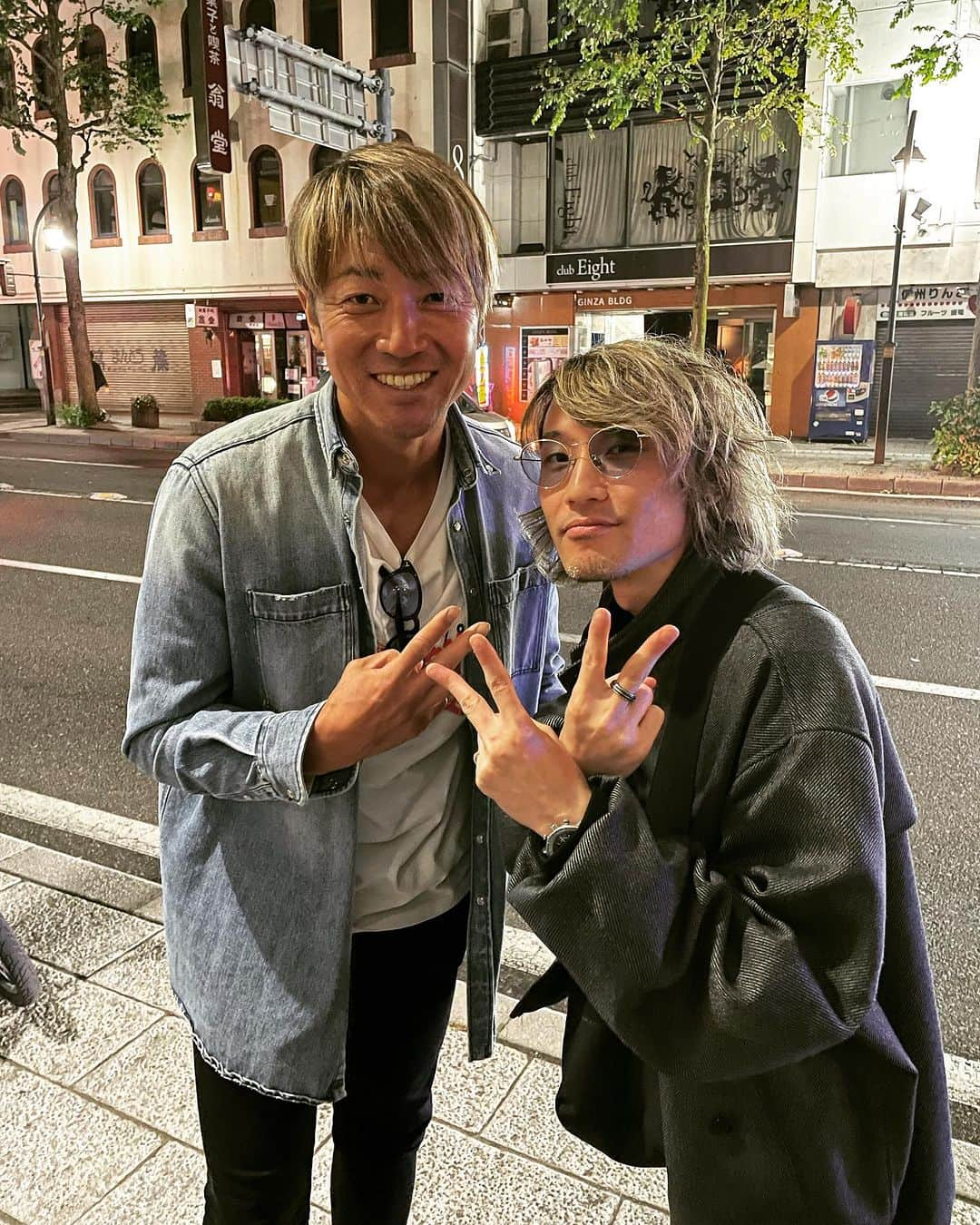 高崎寛之さんのインスタグラム写真 - (高崎寛之Instagram)「とある日の松本の夜🎤🍺🍜📕⚽️ 誰がどの人か分かるかな🤔」10月10日 17時04分 - hiro0317