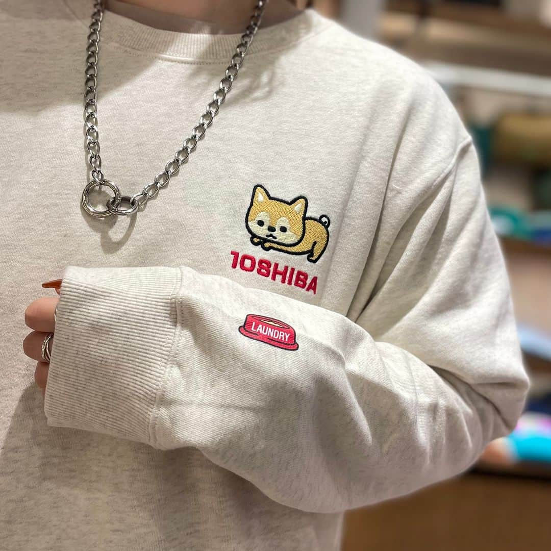 Laundry ランドリーさんのインスタグラム写真 - (Laundry ランドリーInstagram)「府中店発！10SHIBAシリーズの新作が10月13日（金）に発売。   デザインも新しく、柴犬の『表情』にフォーカス！ バックプリントに9匹…とフロントの胸元に1匹で『10SHIBA』☆   10SHIBAデザインで初のコインポーチや、ご好評いただいたランチトート・クリアファイルなど雑貨もリバイバルで登場。   ぜひチェックしてみてください。   【発売日】2023年10月13日（金） 予約受付中！   府中店限定 府中店限定10SHIBA クルースウェット 〈ユニセックス〉 価格　：9,790円 サイズ　：S/M/L カラー　：アイボリー/ネイビー   10SHIBA コインポーチ 2,750円（税込）  ぷらりと京王府中店 東京都府中市宮町1-1-10 ぷらりと京王府中2F tel: 042-319-8737  詳しくは府中店インスタグラムをチェック！ ⇒ @laundry_keiofuchu  ＿＿＿＿＿＿＿＿＿＿＿＿＿  詳しいお知らせはプロフィールから ブランドサイトをチェック🧐 ⇒ @laundry_official  最近GETしたアイテムや過去のアイテム・ノベルティなど #laundry038 を付けて投稿すると、 LAUNDRYブランドサイトや、オンラインストアにも掲載されます👍❣  また、LAUNDRY公式インスタグラムでもご紹介させていただきますので 是非皆さまご投稿宜しくお願いします✨  #laundry038 #laundry #ランドリー #限定 #店舗限定 #京王府中店 #府中 #東京 #新デザイン #NEW #スウェット #クルースウェット  #コーディネート #ファッション #ユニセックス #ユニセックスコーデ #柴犬 #柴犬  #ランドリー府中店　#laundry #laundry府中 #fuchu #keio #tokyo #codenate #fashion #SHIBA #dog」10月10日 17時00分 - laundry_official