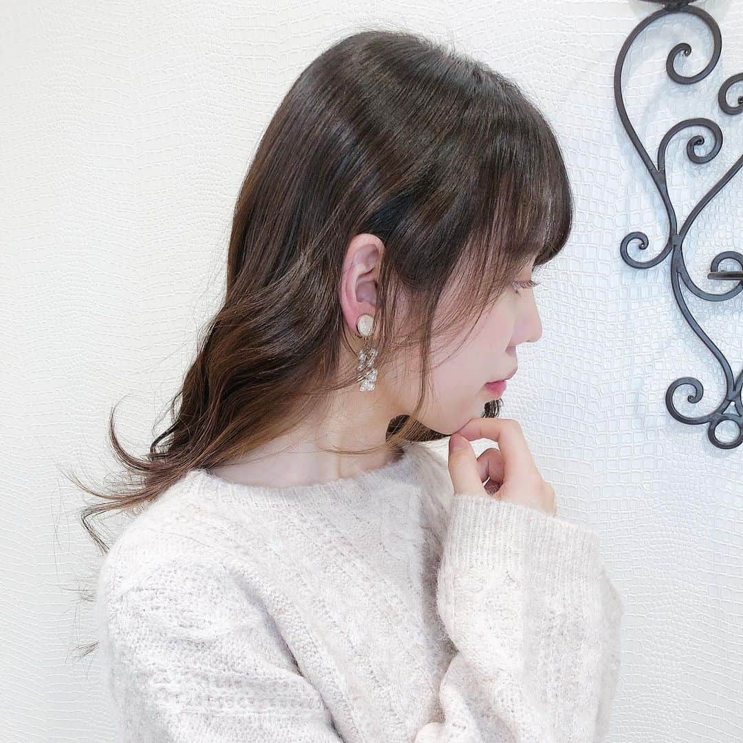 ヘアーサロン ソシエ [公式] さんのインスタグラム写真 - (ヘアーサロン ソシエ [公式] Instagram)「ソシエでつくったヘアスタイル紹介💇  定期的なカラーリングなどで ダメージが蓄積されている方に体験してほしい 髪質改善トリートメント♪ ダメージでスカスカになった髪内部に脂質をたっぷり補給して 内側からハリのある髪の毛に☆彡  こちらのスタイルをつくったのは @socie_hair_officialです♪  こちらのお写真は＠nooongram_9 さんの投稿です♪ 撮影にご協力いただきありがとうございました♪ --------------------------------------------------- <SINCE1960> 時代に先駆けて美容業界をリードし「トータルビューティー」を提供し続けてきたソシエヘアー。その歴史は、創業者、高橋孝が開業した1店のヘアーサロンからはじまります。今後も、ソシエの原点である「ヘアーサロン」としての誇りを持ち続け、プロフェッショナルな技術・おもてなしをご提供してまいります。多くの女性に楽しんで美しくなる体験してほしい。それがソシエヘアーグループの願いです。 --------------------------------------------------- #ソシエヘアー #ジャックモアザン #ソシエ #ヘアー #美容院 #美容室 #サロン #サロンスタイル #サロンモデル #サロモ #スタイル撮影 #モデル募集 #ヘアカット #ヘアサロン #ヘアスタイル #似合わせカラー #似合わせカット #デザインカラー #トレンドカラー #ヘアカラートレンド # #髪質改善 #髪質改善トリートメント#サイエンスアクア #縮毛矯正 #くせ毛 #トリートメント #艶髪#錦糸町 #錦糸町美容室」10月10日 17時12分 - socie_hair_official