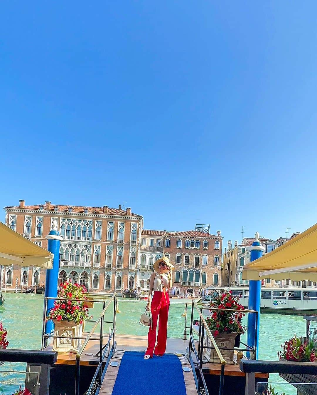 JUNKO（飯田順子）さんのインスタグラム写真 - (JUNKO（飯田順子）Instagram)「venice🇮🇹 ・ ・ ・  #thegrittipalace #venice #ヴェネツィア #thegrittipalacealuxurycollectionhotel #luxurytravel #luxuryhotel #朝食 #breakfast #サンマルコ広場 #ヴェネツィア旅行 #旅スタグラム #旅行記 #イタリア旅行 #イタリア #venzia #グリッティ パレスラグジュアリーコレクションホテルヴェ ニス #グリッティパレス#hermès #hermes #ferragamo #運河」10月10日 17時12分 - jun__ko_