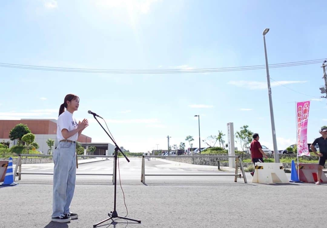 早川優衣さんのインスタグラム写真 - (早川優衣Instagram)「石垣島で行われた２つのイベントに呼んでいただきました！  トークショーを終えたあと、BMXやってみたい！と言に来てくれた石垣島の女の子や、ストライダーキッズたちがいました！  石垣島にはBMXを乗れる場所がない、ということが現実だけど、それでもBMXをしたい人がいるという事実はとても嬉しかったです🚲☺️  そんな子が挑戦できる環境や、新しい夢を見つけるお手伝いを、少しでも出来たら良いなと強く思いました🔥  石垣島の皆様、現地でお世話になった皆様、ありがとうございました！！  ps: シンプルに石垣島最高すぎました！🤤 石垣島でBMX乗って 練習が終わったらビーチ行ったり、綺麗な星空見たり、美味しいご飯食べたり、、。 そんなこと出来たら、本当に最高だなぁと思いました🏝️ また石垣島投稿します笑 : #石垣島 #BMX #MOVESPORT」10月10日 17時05分 - yui_hayakawa