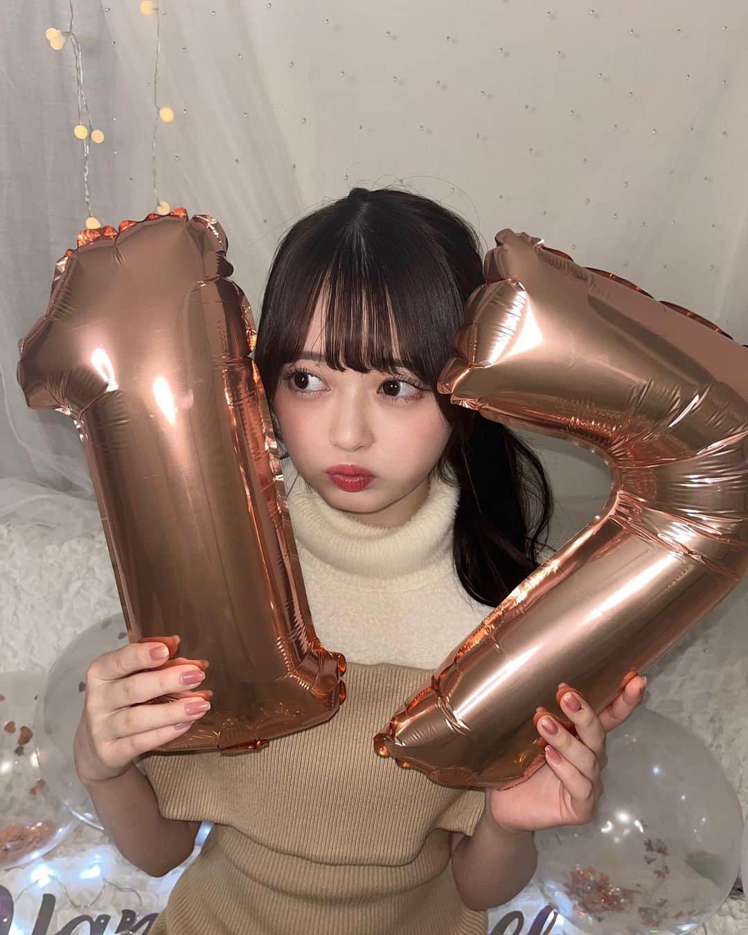 のインスタグラム：「・ 17歳になりました💕💕  毎年たくさんのお祝いメッセージをいただいて、 ほんとに嬉しいですありがとう😭💕  みんなからのメッセージちゃんと見てます🤍 いつも応援してくれてありがとうございます♡♡  今年もお家で誕生日のお祝いしてもらいました🤍✨  17歳もっともっと成長できるように精一杯頑張りたいと思います♡ これからもよろしくお願いします💕🥰  ∴∵∴ ୨୧ ∴∵∴ ୨୧ ∴∵∴ ୨୧ ∴∵∴ #高比良由菜#06#sjk#誕生日#Seventeen#セブンティーン#福岡」