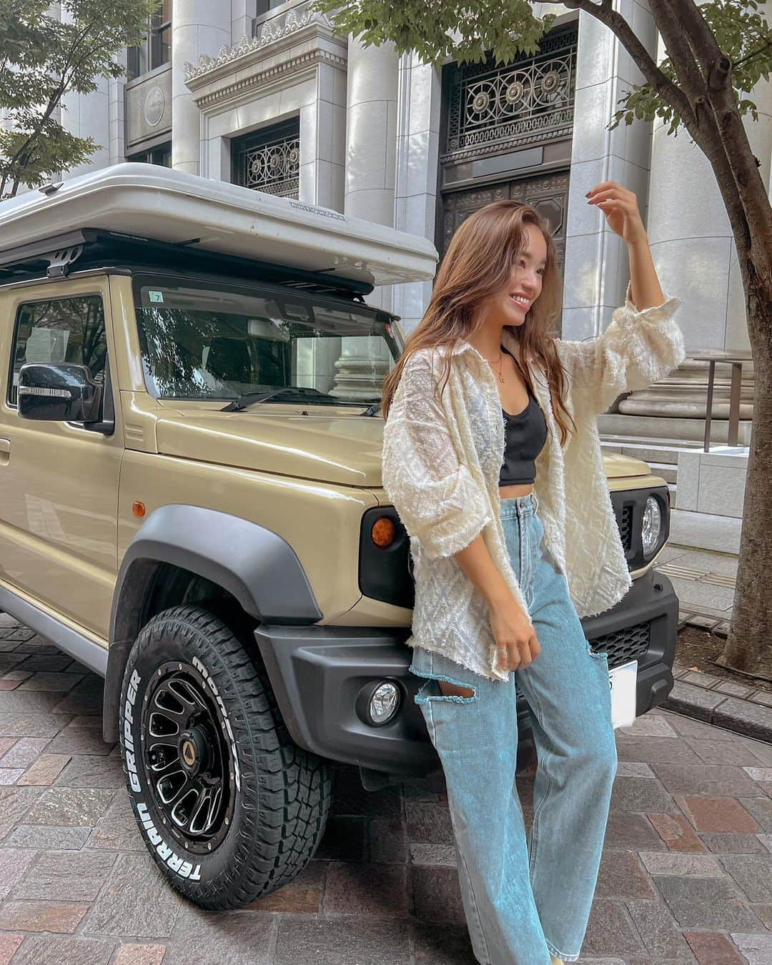 羽石杏奈さんのインスタグラム写真 - (羽石杏奈Instagram)「🧡Jimny Camping car updates: tires @monsta_japan @exizzleline  wheels @forcewheels.japan  speaker @carrozzeria_jp  Love the new version of my travel buddy🏕️🛻❣️  久々の都内運転、旅の相方ジムニー 新しいタイヤとホイールとスピーカーで 見違えました、、可愛すぎる🥹🤍✨  #jimny #jimnysierra #jimny4x4 #jimnycamper #camplife #suzukijimny #ジムニー #ジムニーシエラ #デルタフォースオーバル #デルタフォース #モンスタタイヤ」10月10日 17時21分 - hawaiianna913