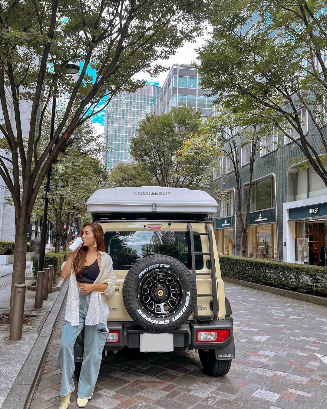 羽石杏奈さんのインスタグラム写真 - (羽石杏奈Instagram)「🧡Jimny Camping car updates: tires @monsta_japan @exizzleline  wheels @forcewheels.japan  speaker @carrozzeria_jp  Love the new version of my travel buddy🏕️🛻❣️  久々の都内運転、旅の相方ジムニー 新しいタイヤとホイールとスピーカーで 見違えました、、可愛すぎる🥹🤍✨  #jimny #jimnysierra #jimny4x4 #jimnycamper #camplife #suzukijimny #ジムニー #ジムニーシエラ #デルタフォースオーバル #デルタフォース #モンスタタイヤ」10月10日 17時21分 - hawaiianna913