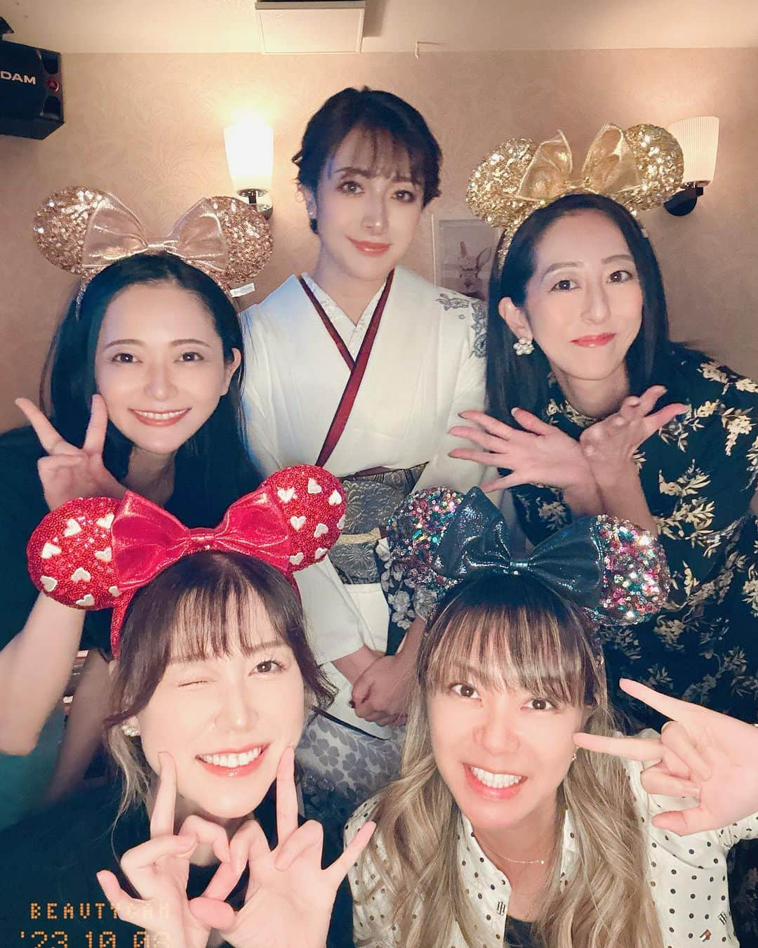 川村りかさんのインスタグラム写真 - (川村りかInstagram)「𝔹𝕚𝕣𝕥𝕙𝕕𝕒𝕪☺︎ *.ﾟ  イベントに来てくださった皆さん本当にありがとうございました🙇🏼‍♀️💓 そしてお手伝いしてくれたミニーちゃん達も 本当にありがとう😭❤️  今年も無事素敵なbirthday eventが開催できました✨✨  オリシャンも皆さんのご好意で開けて頂き 完売になりました🥹  また来年も皆さんの笑顔に会えるように 頑張っていたいと思いますので これからもご贔屓によろしくお願い致します🙇🏼‍♀️ 🐰🍄  あいり、りな、まな、なおちゃん 本当にお世話になりました🙇🏼‍♀️ みんなのおかげでお客様の沢山の笑顔が見れました🥹❣️ また何かあったらよろしくお願いします🥰❤️❤️」10月10日 17時15分 - rika._.kawamura