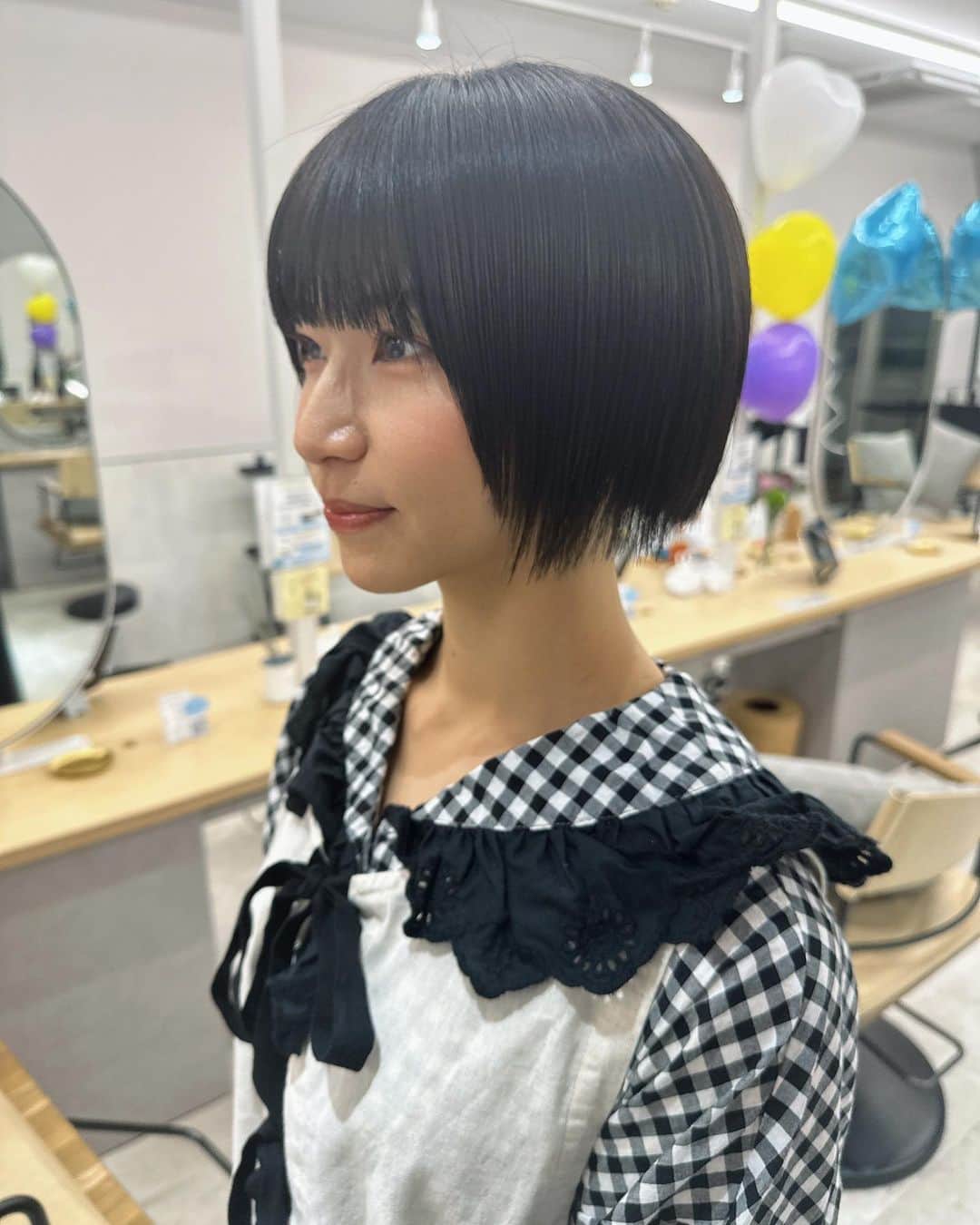 横道侑里さんのインスタグラム写真 - (横道侑里Instagram)「✂️✂️✂️ ショートだけど、できるだけボブに！ってお願いしたらちゃんと可愛くしてくださいました🥰  ありがとうございます！ #ショートヘア  #ショートボブ  #ミニボブ」10月10日 17時16分 - sideroad615
