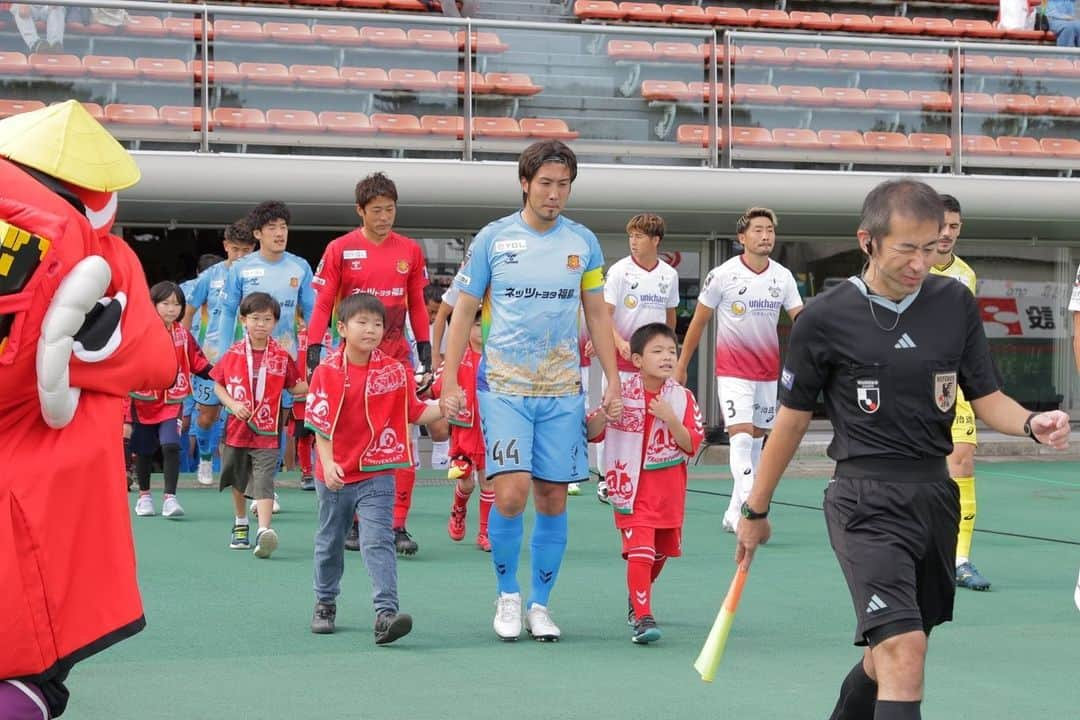 大武峻さんのインスタグラム写真 - (大武峻Instagram)「vs FC今治 0-1 LOSE . . この試合に負けた事で、まだ数字上は可能性ありますが現実的にJ2昇格は厳しくなりました。 残り8試合、まずはJ3残留を確実なものにするために目の前の1試合1試合に全力で挑みたいと思います。 最後まで応援よろしくお願いします！ ． ． ． #明治安田生命j3リーグ #福島ユナイテッド #FC今治 #44 #大武峻」10月10日 17時17分 - obu_shun