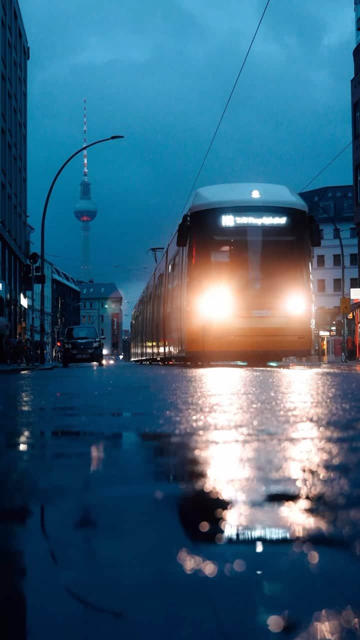 Thomas Kakarekoのインスタグラム：「the weight of a moment  #berlin」