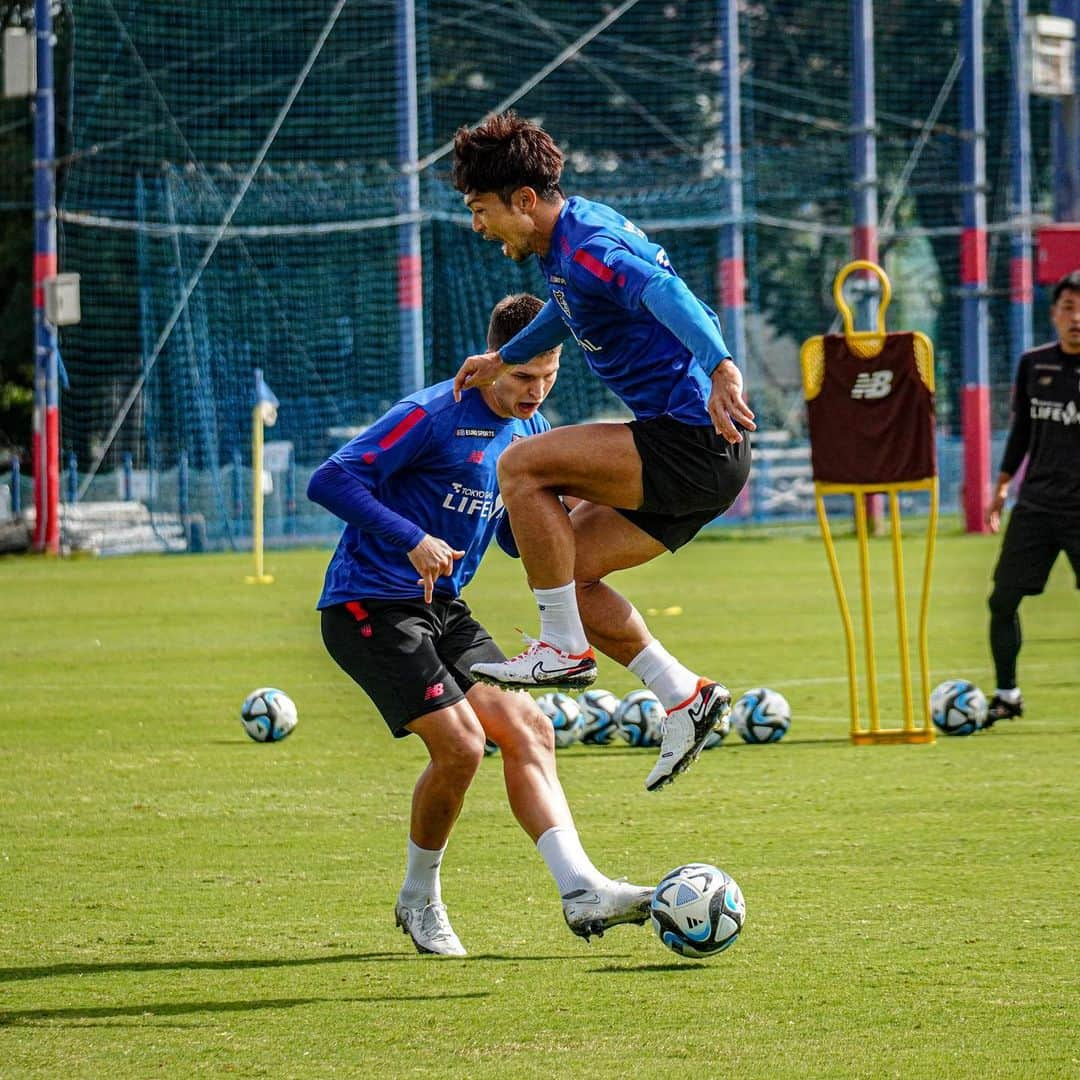 FC東京オフィシャルグッズさんのインスタグラム写真 - (FC東京オフィシャルグッズInstagram)「🔵🔴 𝙉𝙞𝙘𝙚 jump🔵🔴 𝙉𝙞𝙘𝙚 combination🔵🔴 @masatomorishige  @perotti19  @fctokyoofficial  #森重真人 #ペロッチ  #FC東京 #fctokyo #tokyo」10月10日 17時30分 - fctokyoofficial