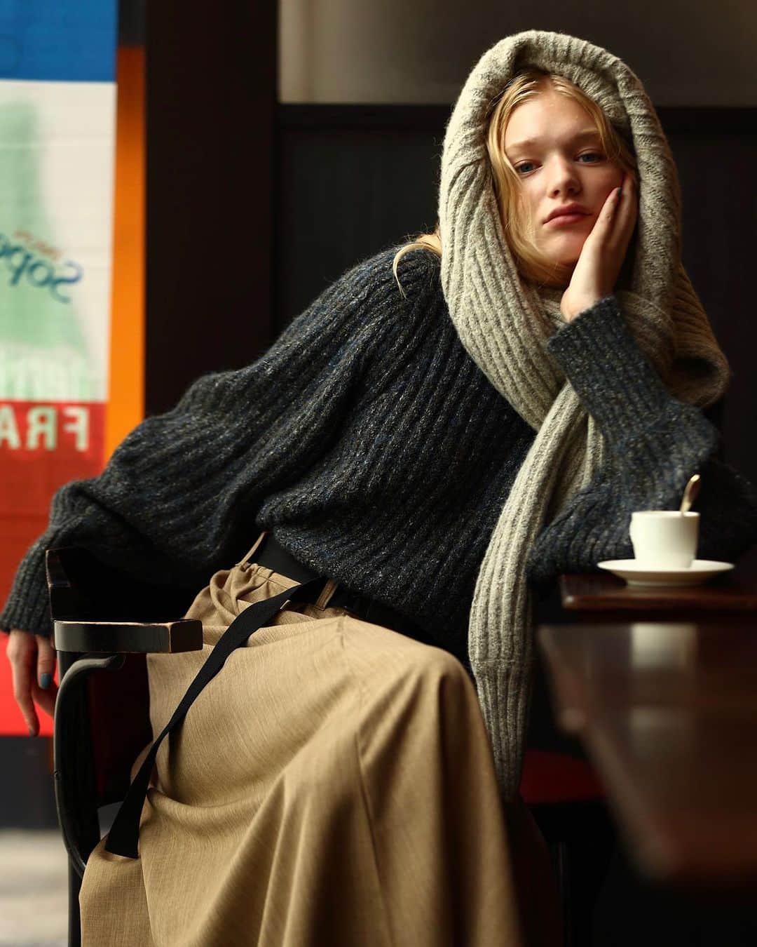 CLUÉLmagazineさんのインスタグラム写真 - (CLUÉLmagazineInstagram)「. 粗野な質感がたまらない、ふわふわのメランジニット🍂  さまざまな色の糸をミックスして編み上げたような、メランジ調のニット素材がレトロで愛らしい《ボンルシール》 @bonlecill_official のセーターは、ウール混のしっかりと肉厚なニット素材で秋冬シーズンにぴったり！ たっぷりとボリュームのある袖もチャーミングで、コーディネート全体をニュアンスカラーでまとめればレトロムード満点なノスタルジックコーデの完成☕️  #BONLECILL ・・・・・・・・・・・・・・・・・・・・・・・・・・・  #cluel #クルーエル #cluelmagazine #クルーエル女子 #fashion #ootd #ファッション好き #ファッション雑誌 #おしゃれ #グッドガール #秋コーデ #ボンルシール #ニット #ニットコーデ #メランジニット #ニュアンスカラー #レトロ #クラシック #ボーイッシュ女子 #シンプルが好き  こちらのアカウントもフォローしてね！ @cluel_homme @navys_magazine」10月10日 17時25分 - cluelmagazine