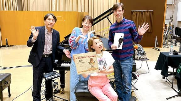 野宮真貴のインスタグラム：「. 📻昨日のNHK-FM『今日は一日“バート・バカラック名曲“三昧』生放送で8時間半😳素晴らしい番組でした‼️ 第一部のゲスト菊地成孔さんのトークも面白かった😊 なんと、ディオンヌ・ワーウィックさんからの音声メッセージも！ 聴き逃し配信は“らじる⭐︎らじる“で10/16（月）まで、是非！  聴き逃し配信は☟ https://www.nhk.or.jp/radio/ondemand/detail.html?p=8658_01  #バートバカラック#burtbacharach#NHKFM# 今日は一日バートバカラック名曲三昧 #パトリックハーラン#加羽沢美濃#菊地 成孔#ディオンヌワーウィック#キャロルベイヤーセイガー#ダニエルタシアン#朝妻 一郎#坂口 修#野宮真貴#missmakinomiya」