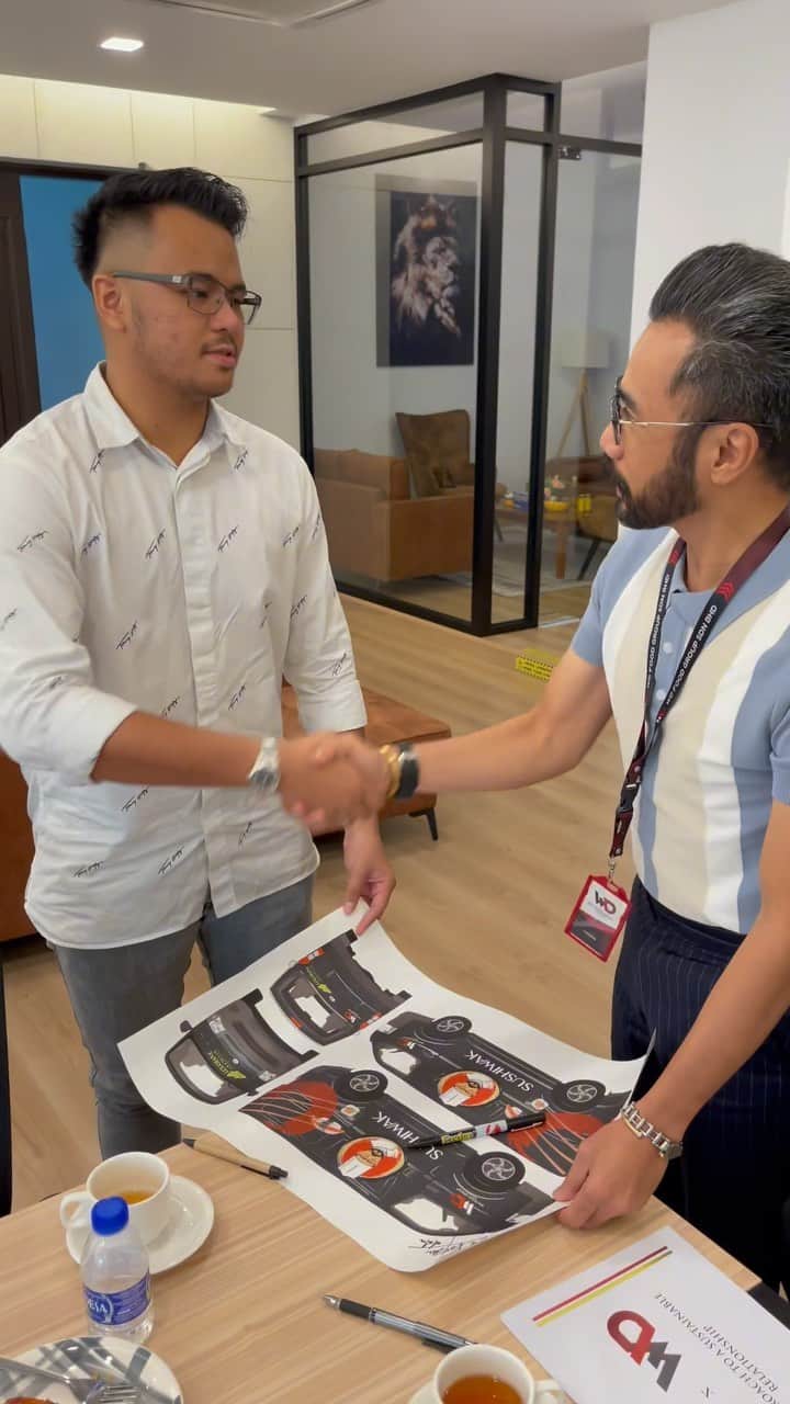 Wak Doyokのインスタグラム：「One of the many proven ways to grow, is to make Allies with someone bigger than you. @wdfgcorp is bigger indeed 🙏 closing the year with some good news for @luxamana_ 🤝   Thank you Sir @wakdoyok and team @wdfgcorp for the time and opportunity, we will not disappoint 🤝  Alhamdullilah, 2024 is done. 2025 Bismillah 🙏」
